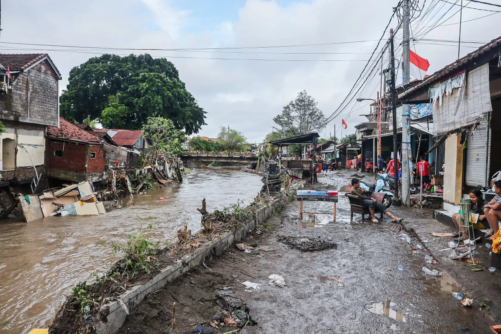 Şiddetli yağışlar sele yol açtı: 6 kişi hayatını kaybetti