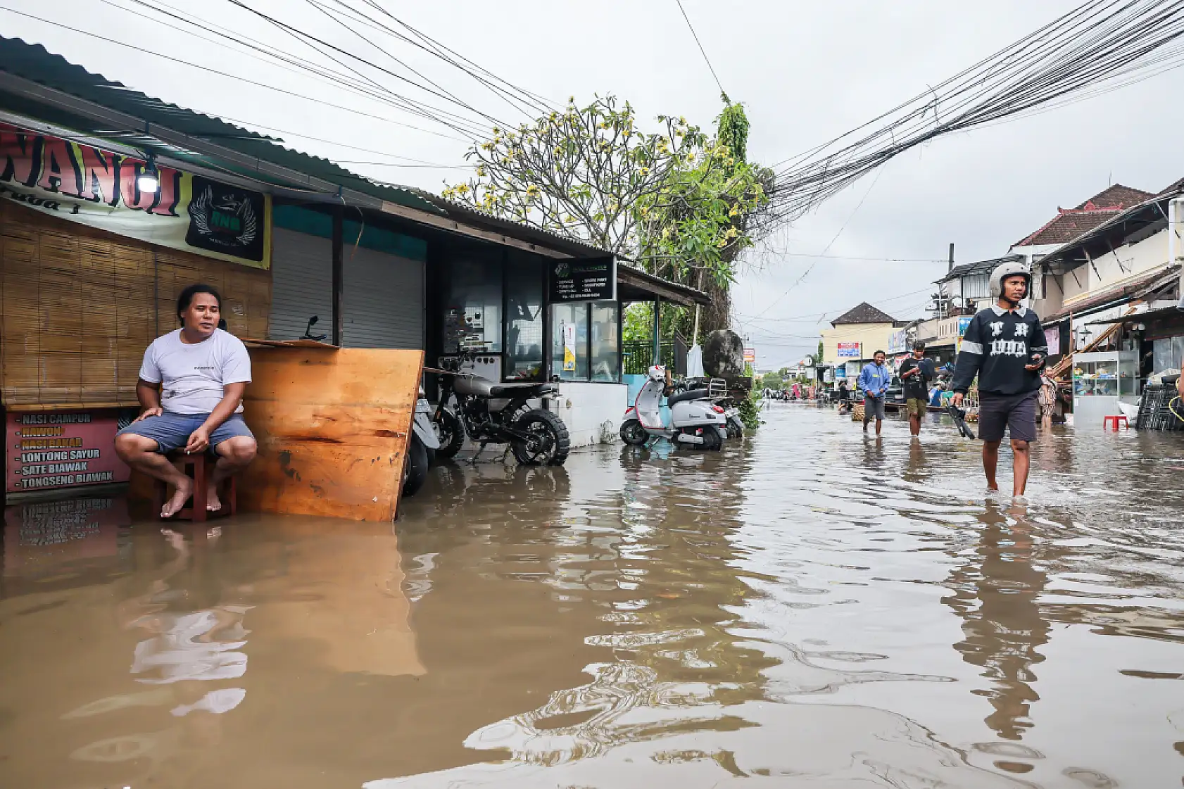 Şiddetli yağışlar sele yol açtı: 6 kişi hayatını kaybetti