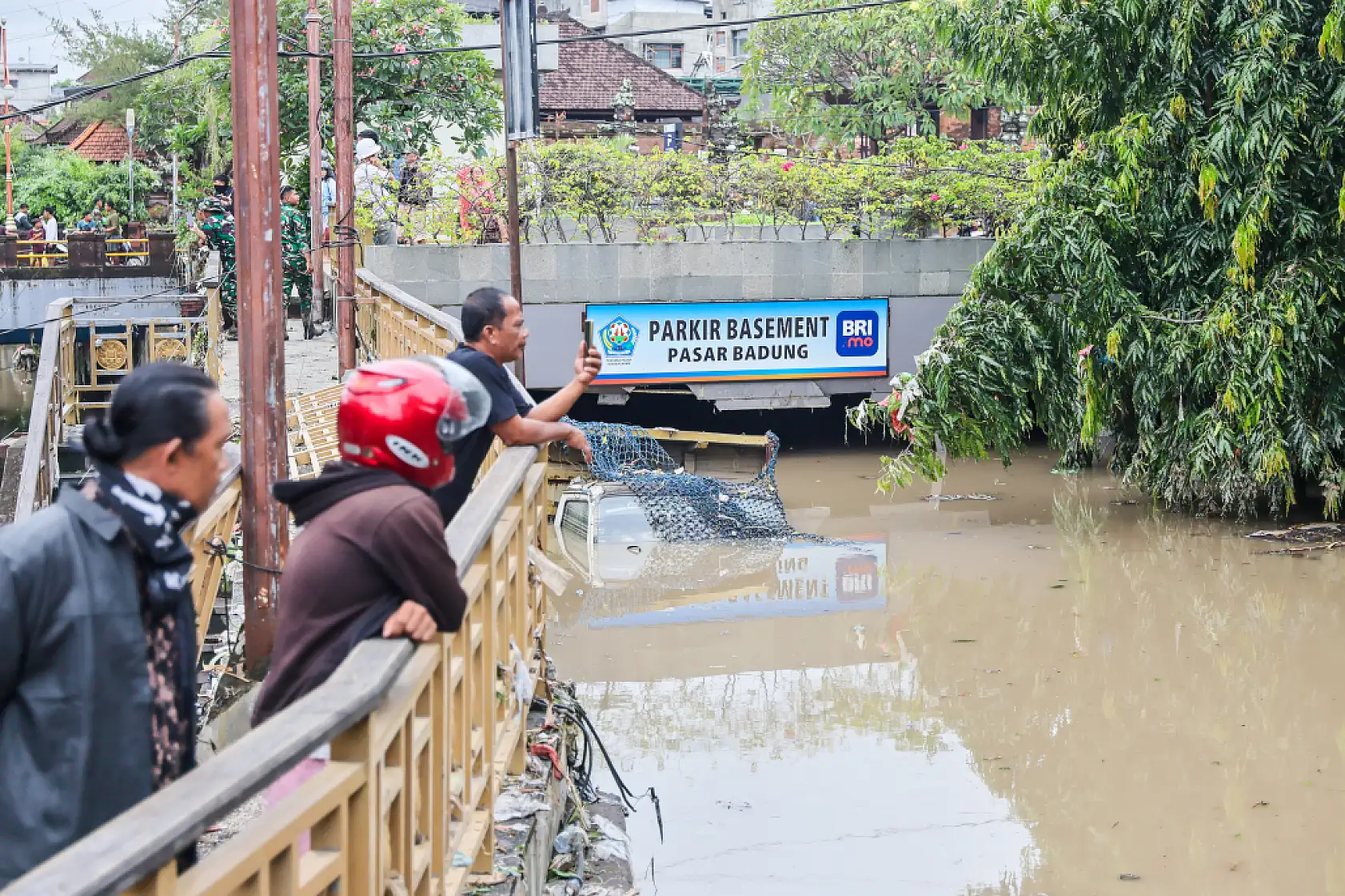 Şiddetli yağışlar sele yol açtı: 6 kişi hayatını kaybetti