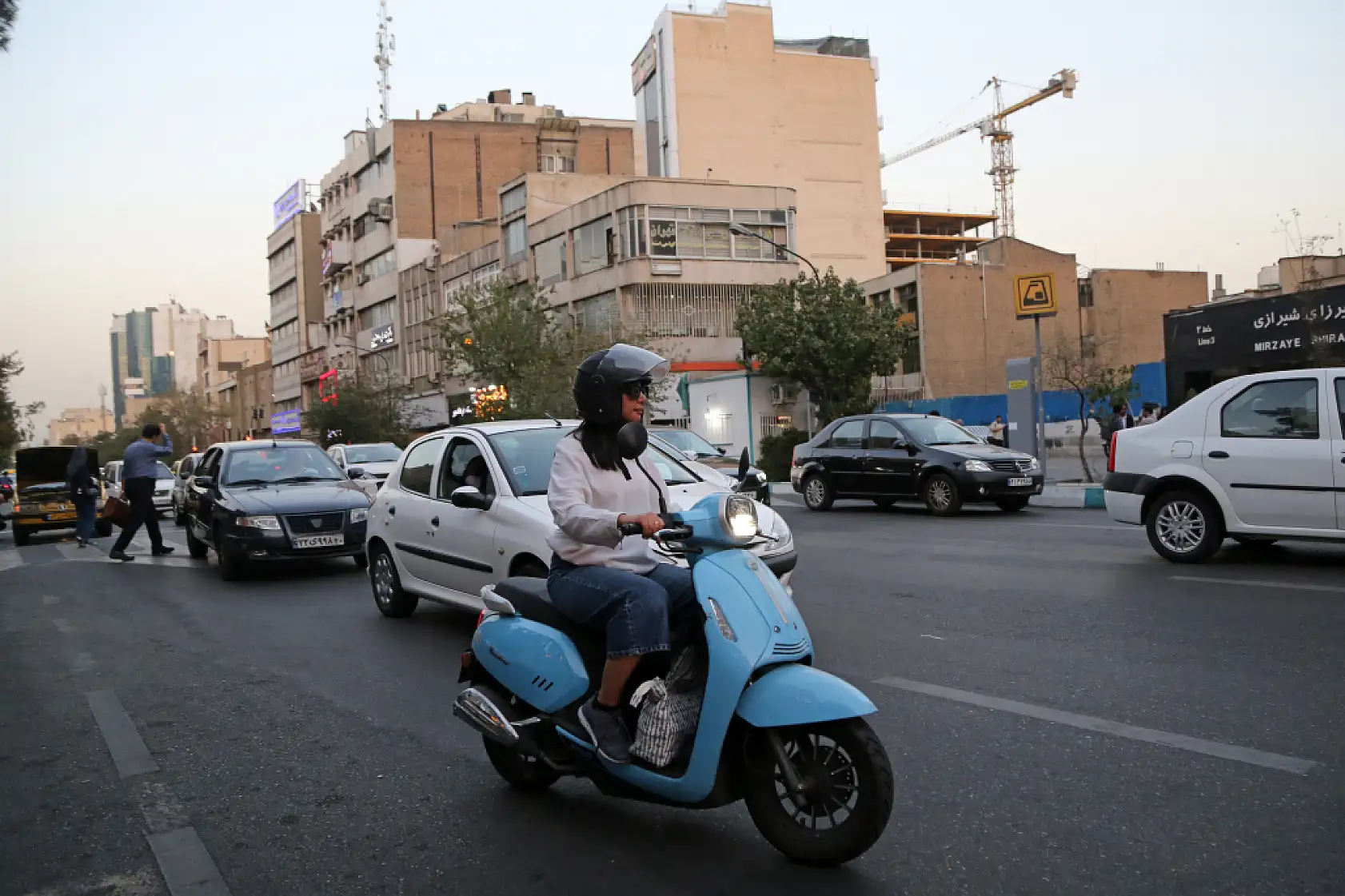 Kadınlar motosiklet kullanmak için mücadele ediyor: Ehliyet engeli kalkacak mı?