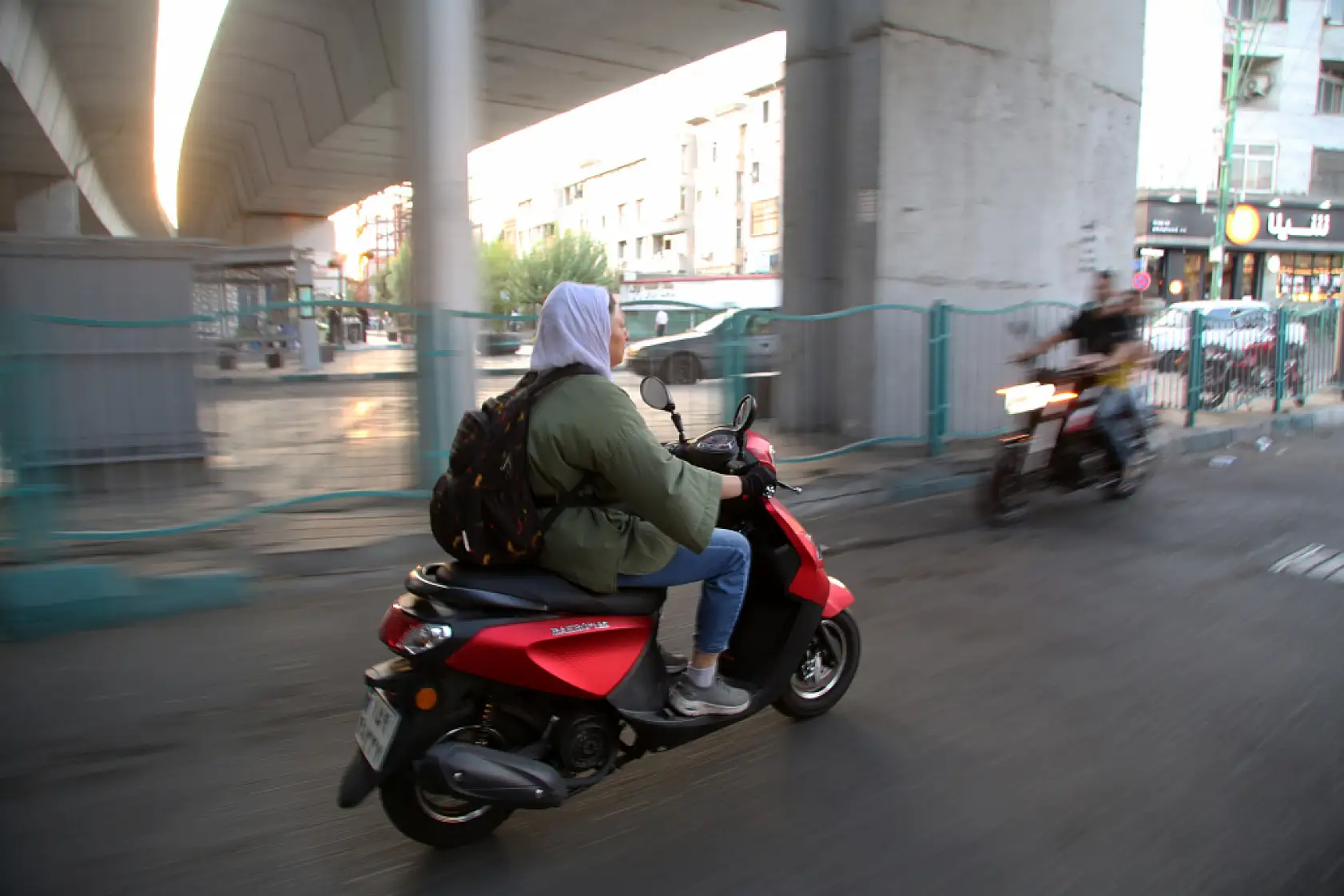 Kadınlar motosiklet kullanmak için mücadele ediyor: Ehliyet engeli kalkacak mı?