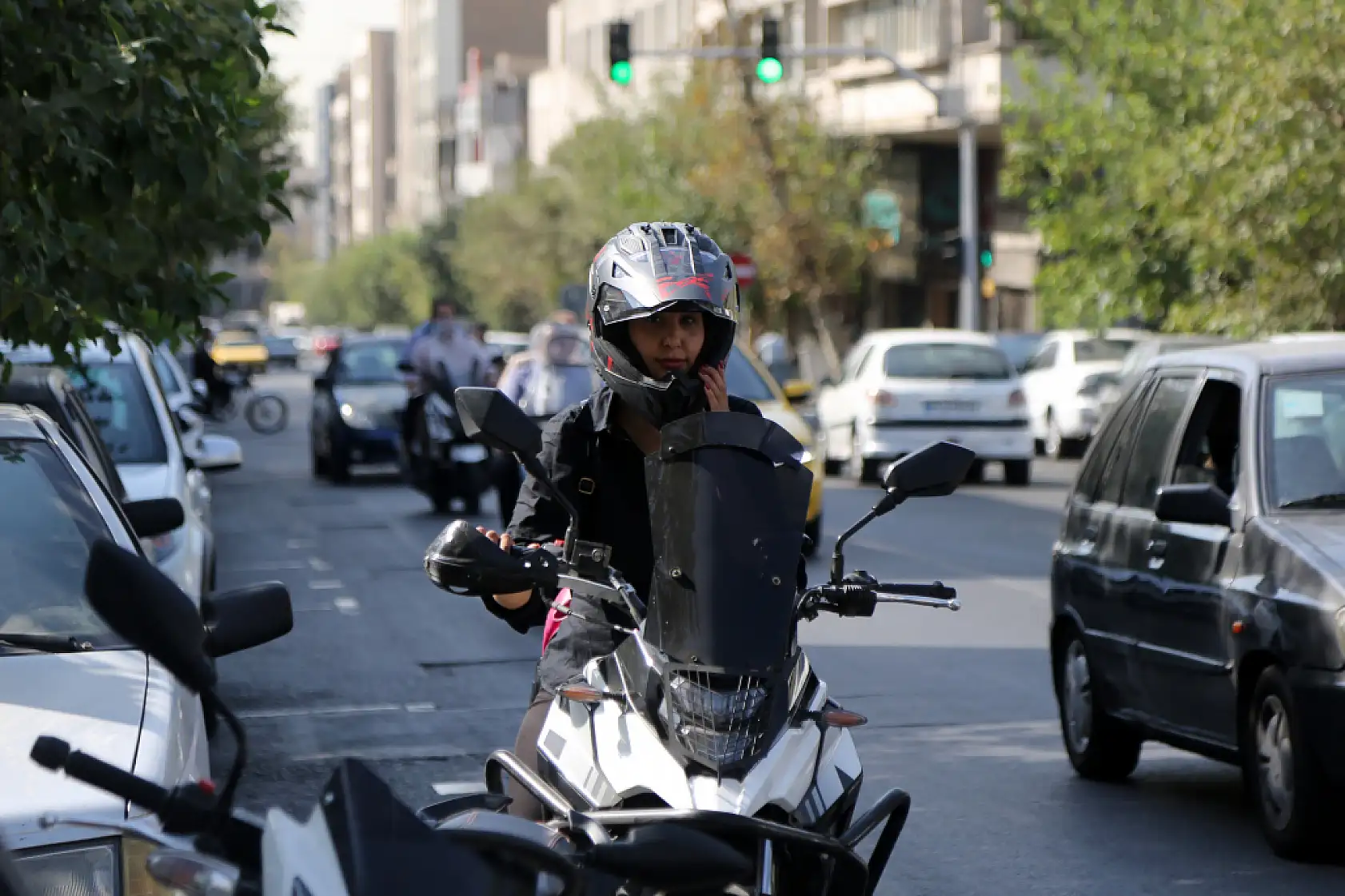 Kadınlar motosiklet kullanmak için mücadele ediyor: Ehliyet engeli kalkacak mı?