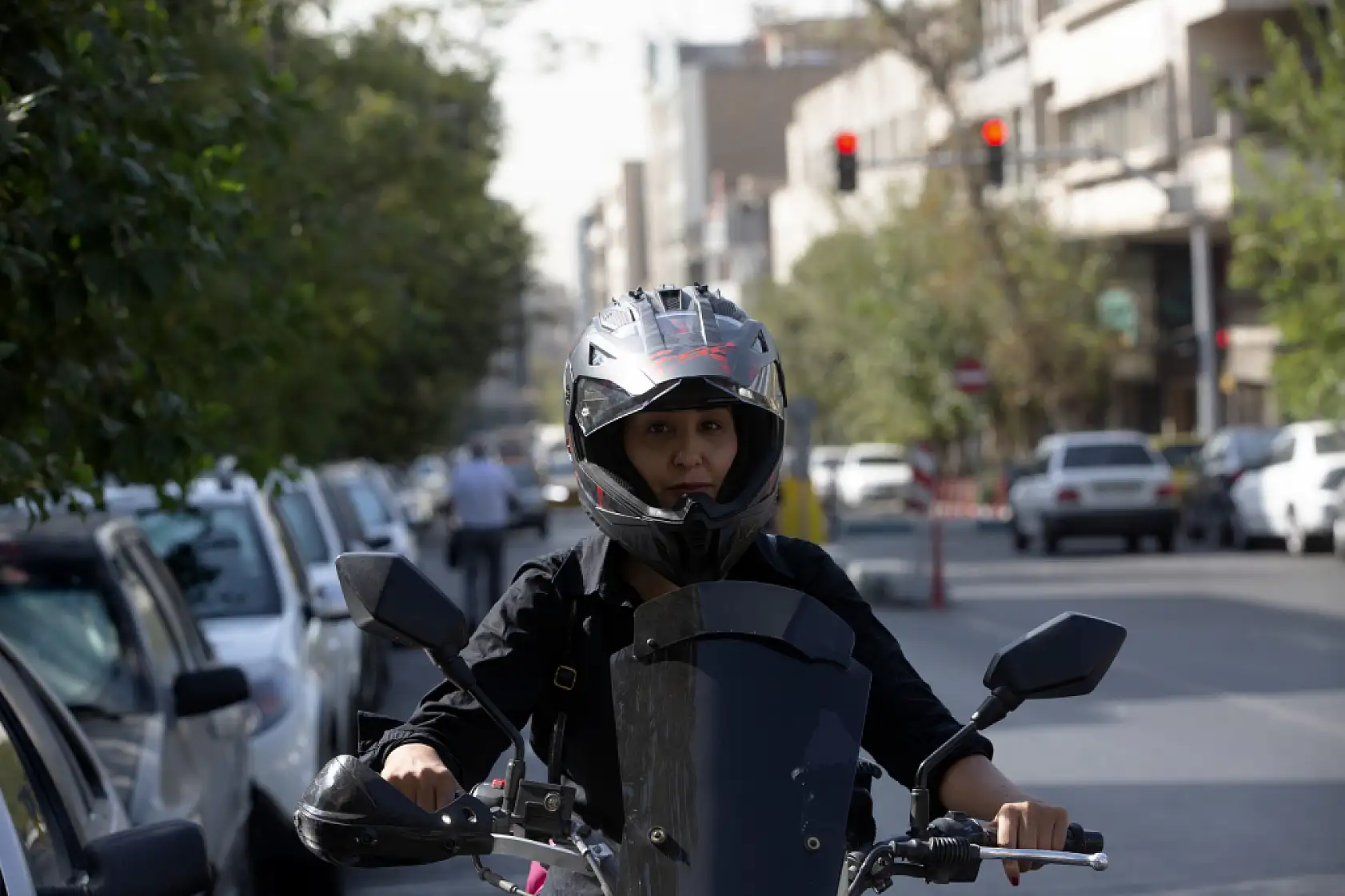 Kadınlar motosiklet kullanmak için mücadele ediyor: Ehliyet engeli kalkacak mı?