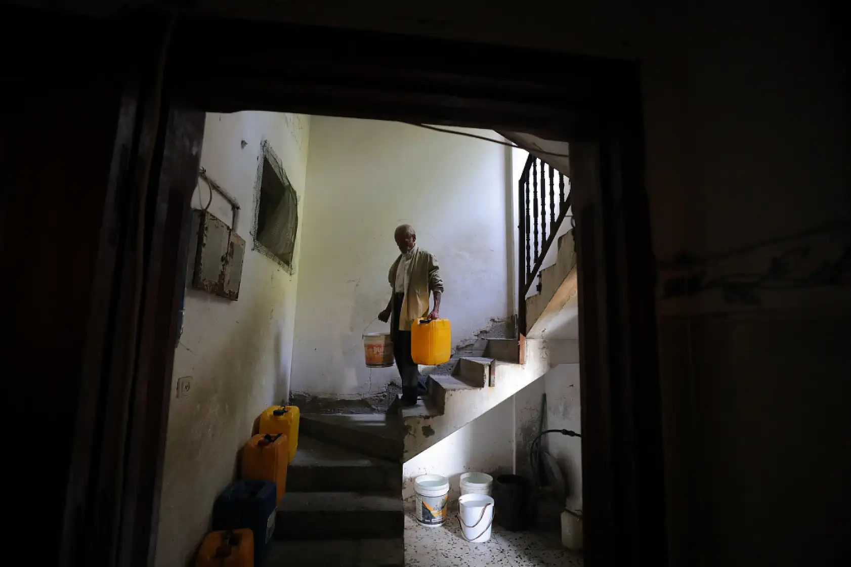 80 yaşındaki akademisyen hayatta kalma mücadelesi veriyor