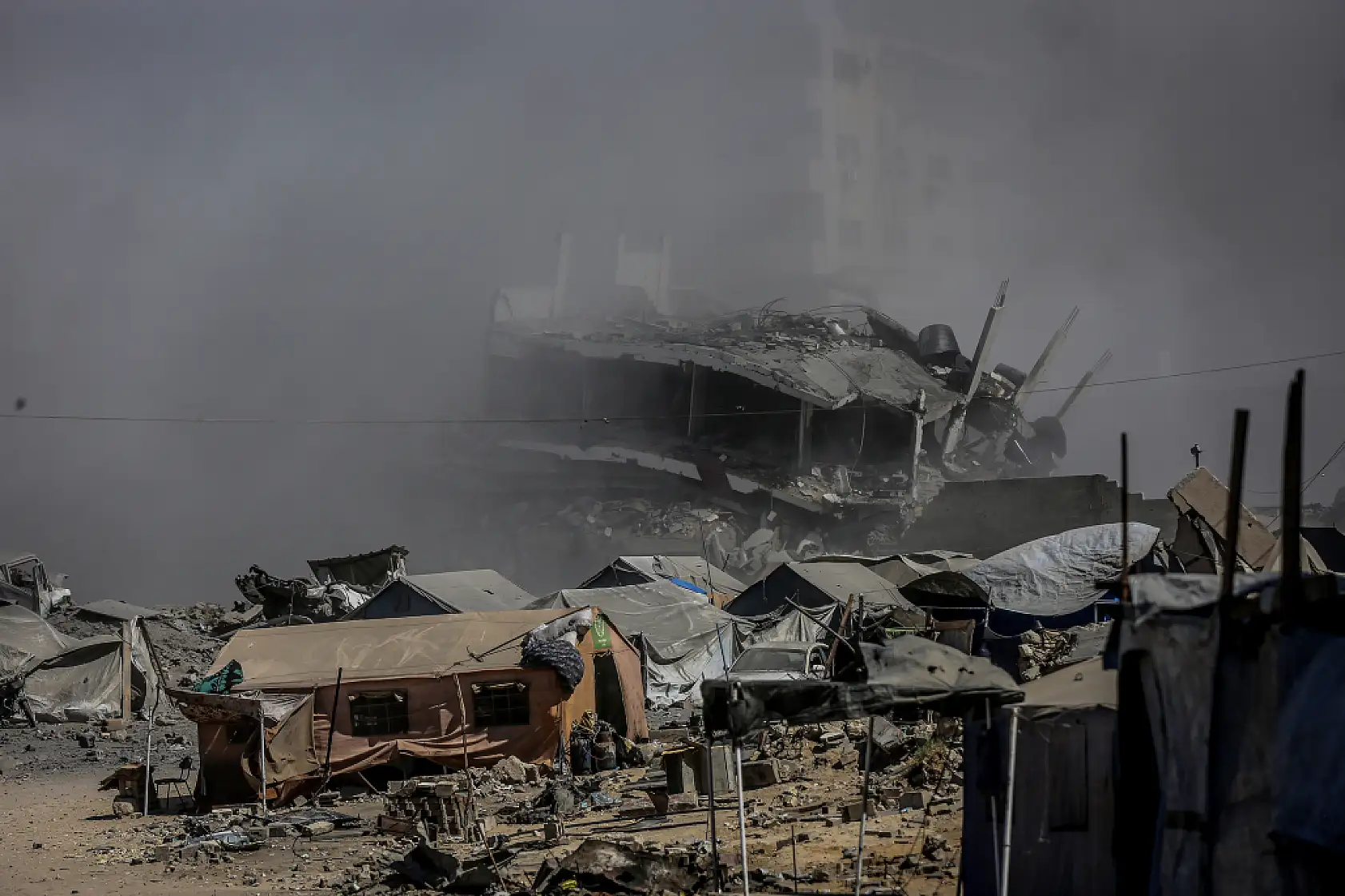 Gazze'de saldırılar sürüyor: Bir aile daha İsrail ordusunun hedefi oldu