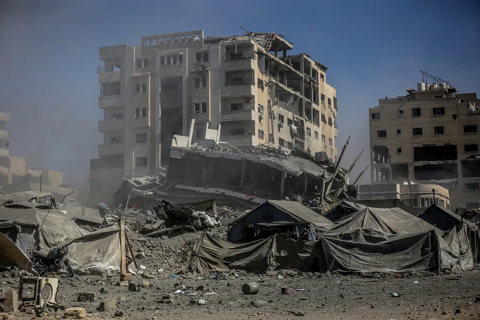 Gazze'de saldırılar sürüyor: Bir aile daha İsrail ordusunun hedefi oldu