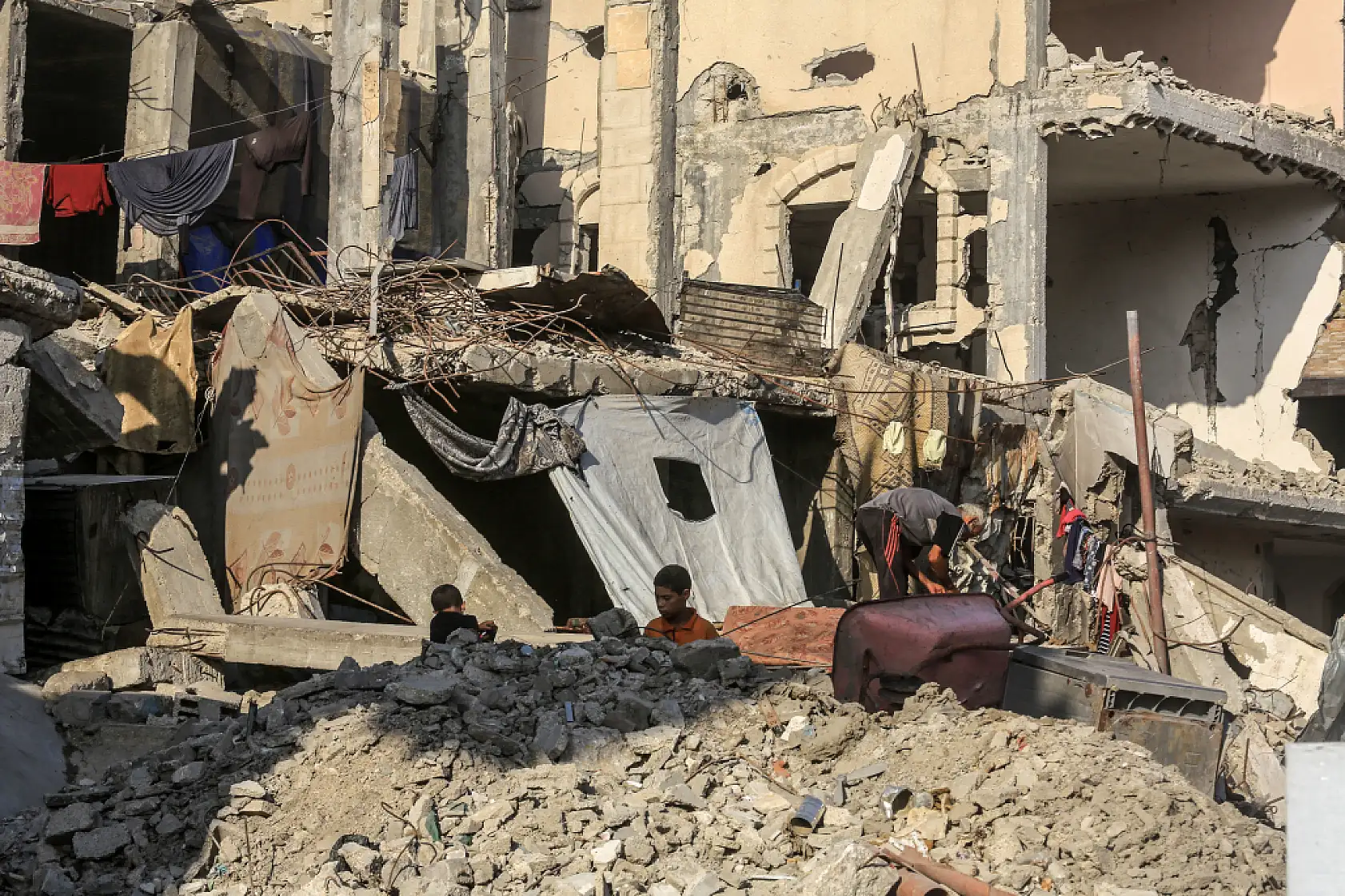 Gazze'den kaçan siviller Han Yunus'a sığınıyor