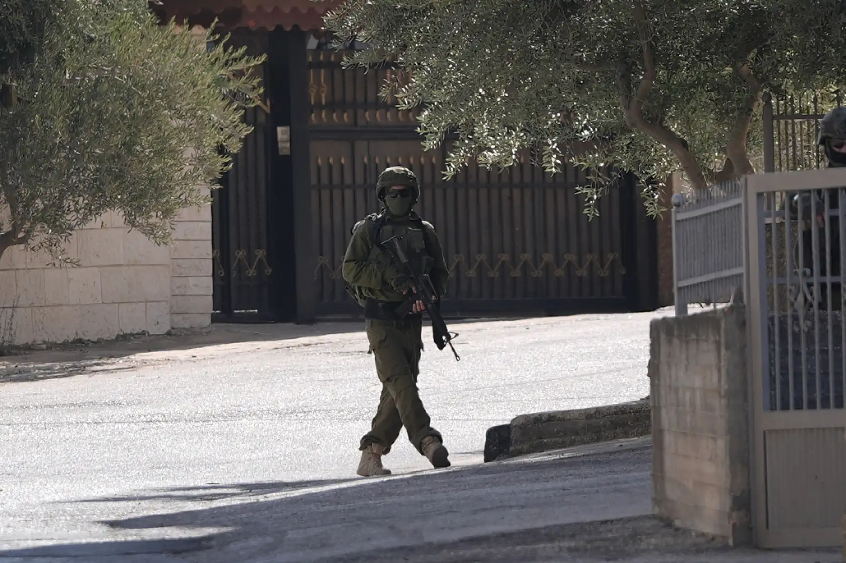 İsrail güçleri Batı Şeria'daki Cebel et-Tavil'e baskın düzenledi