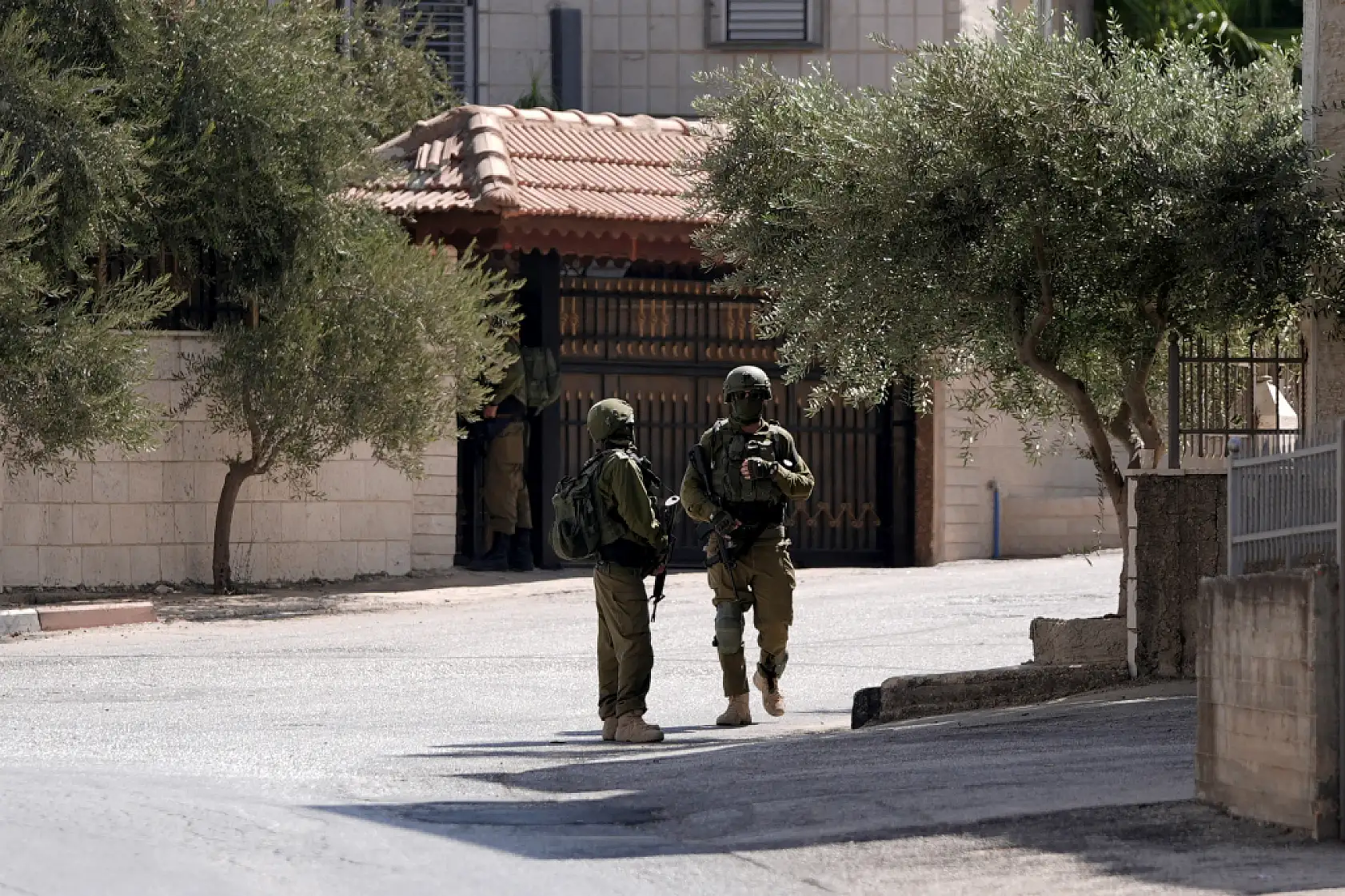 İsrail güçleri Batı Şeria'daki Cebel et-Tavil'e baskın düzenledi