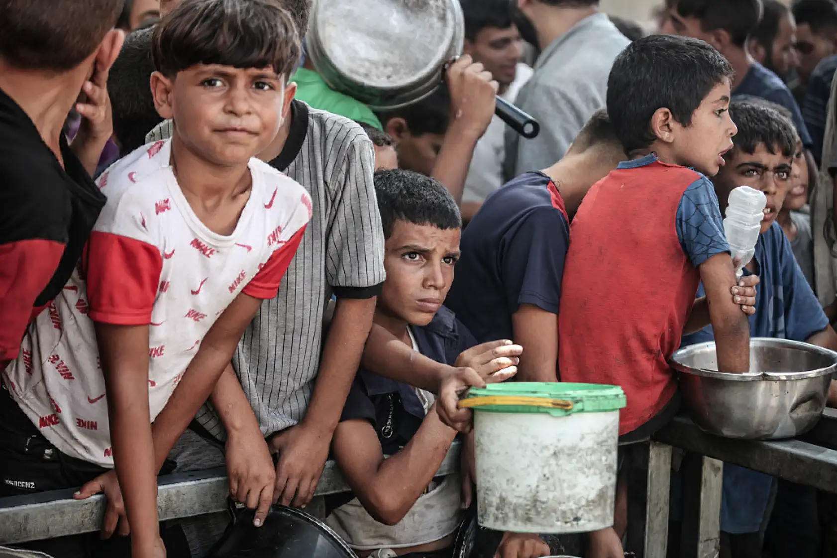 Açlığa direnen Gazze'de yemek dağıtıldı