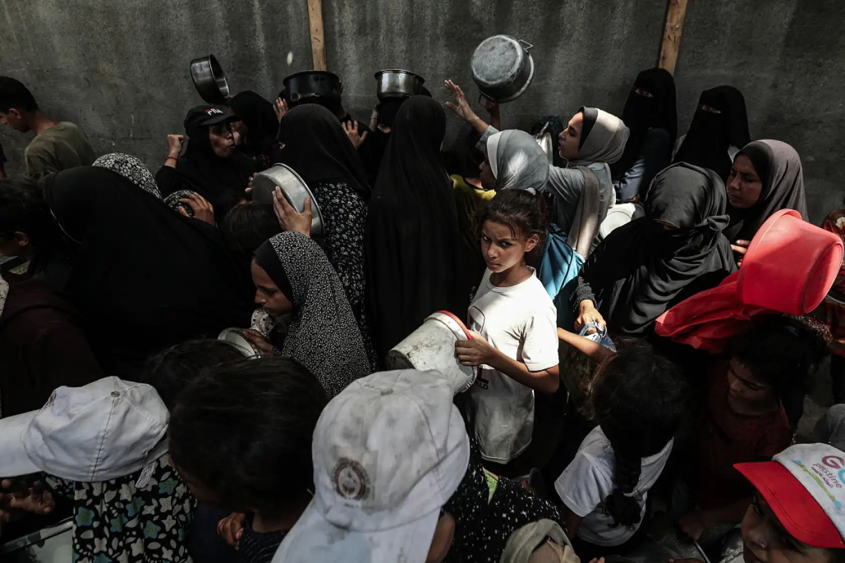Açlığa direnen Gazze'de yemek dağıtıldı