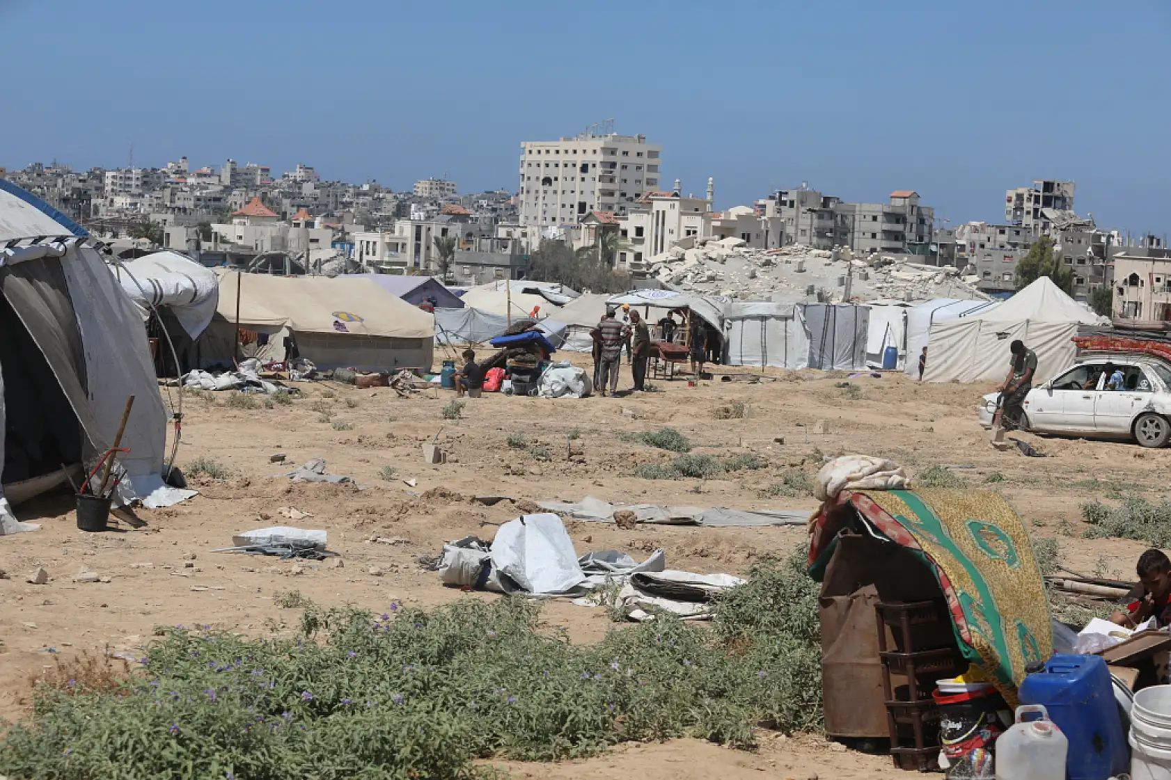 Gazze'de yerinden edilen siviller hayatta kalma mücadelesi veriyor