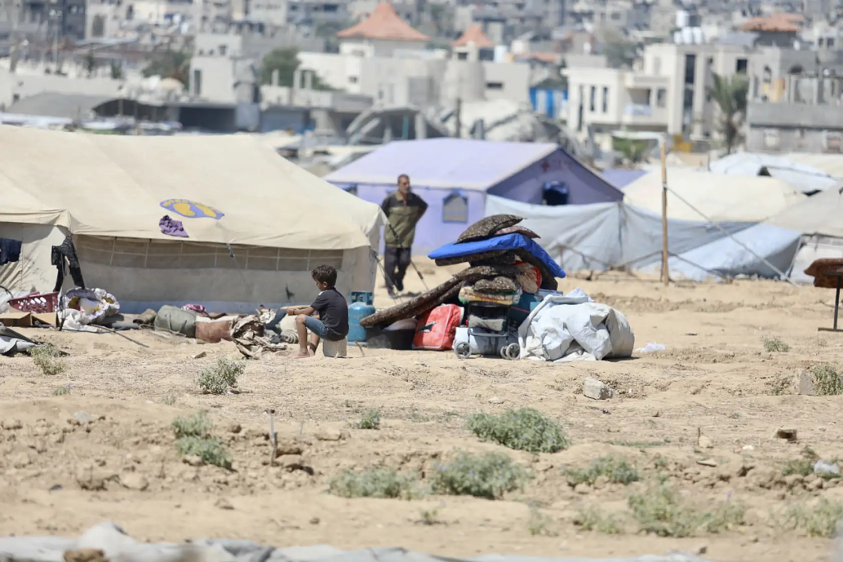 Gazze'de yerinden edilen siviller hayatta kalma mücadelesi veriyor