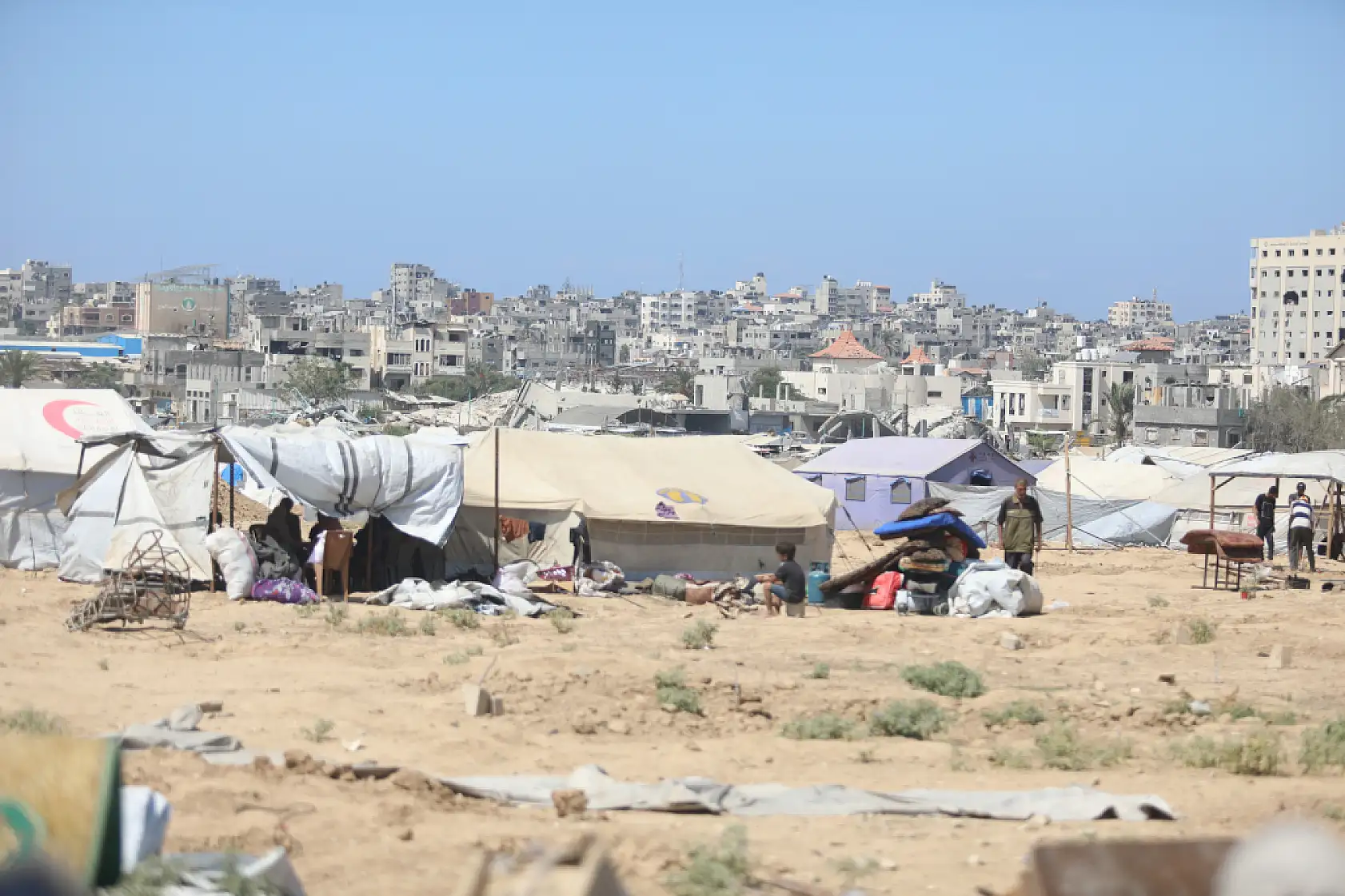 Gazze'de yerinden edilen siviller hayatta kalma mücadelesi veriyor