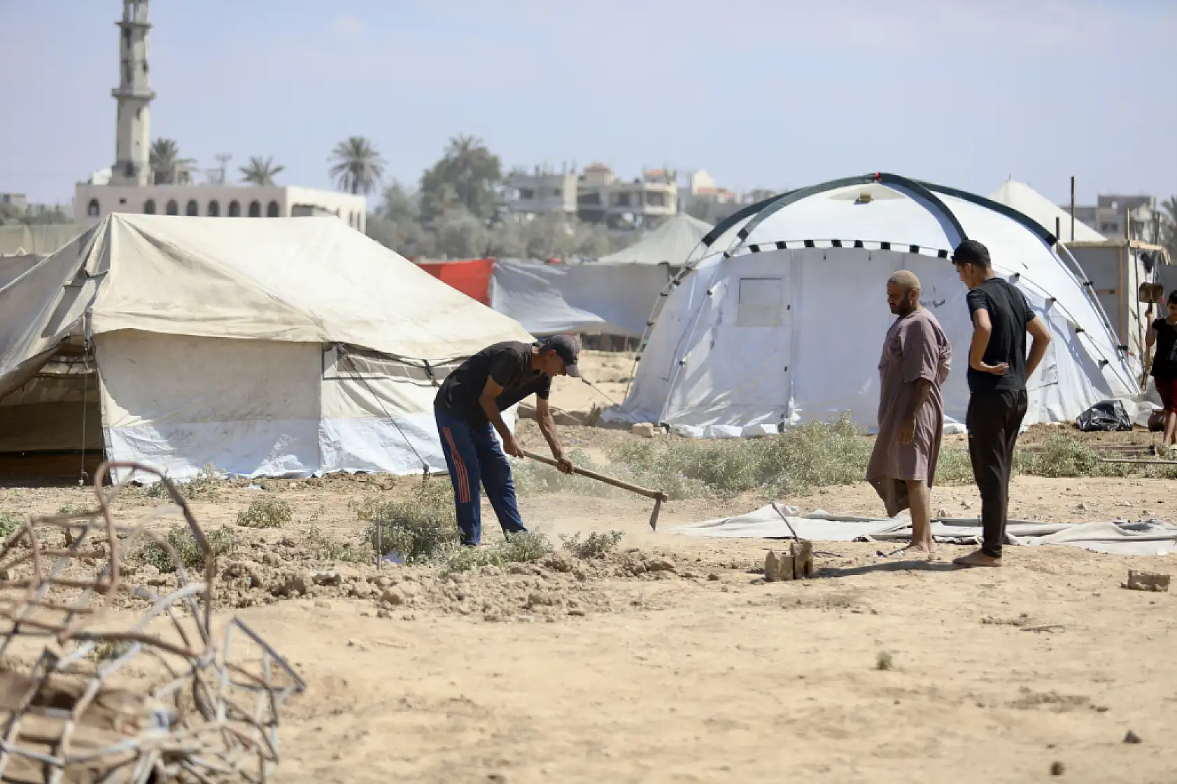 Gazze'de yerinden edilen siviller hayatta kalma mücadelesi veriyor