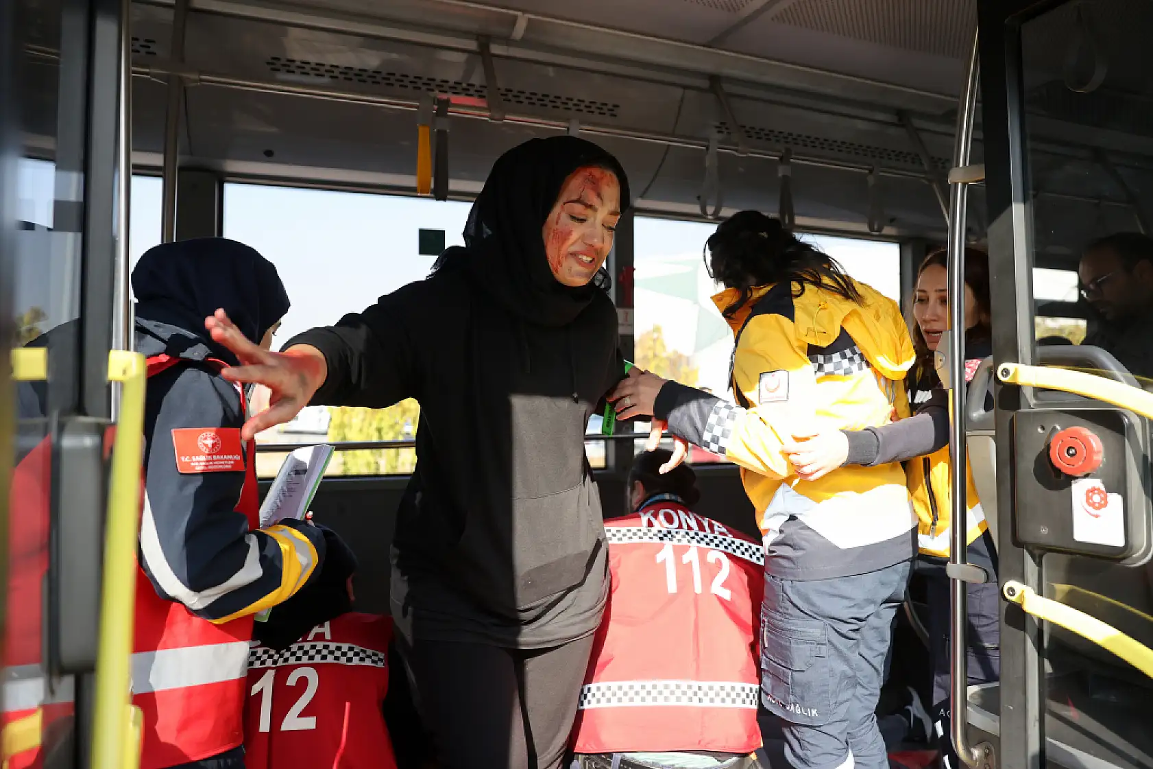 Konya'da nefes kesen ambulans rallisi! 112 ekipleri zamana karşı yarıştı