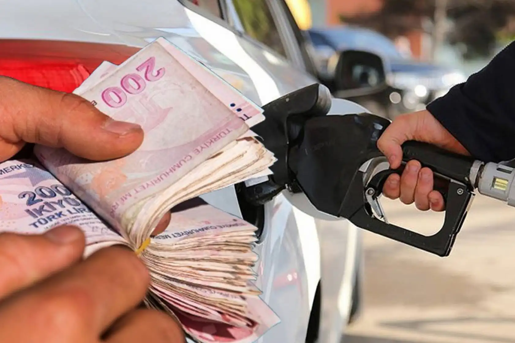 Konya'da görenler şoke oldu: Pompaya yansıyan zam sonrası fiyatlar dikkat çekti!