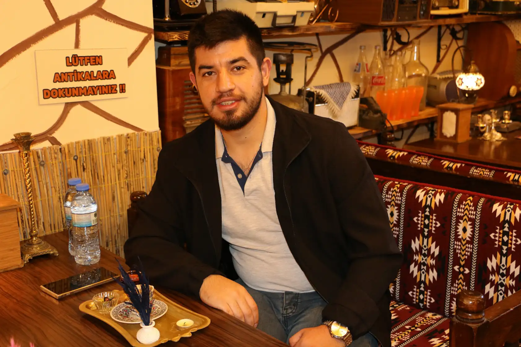 O kafede teknolojik değil, nostaljik eserler bulunuyor!