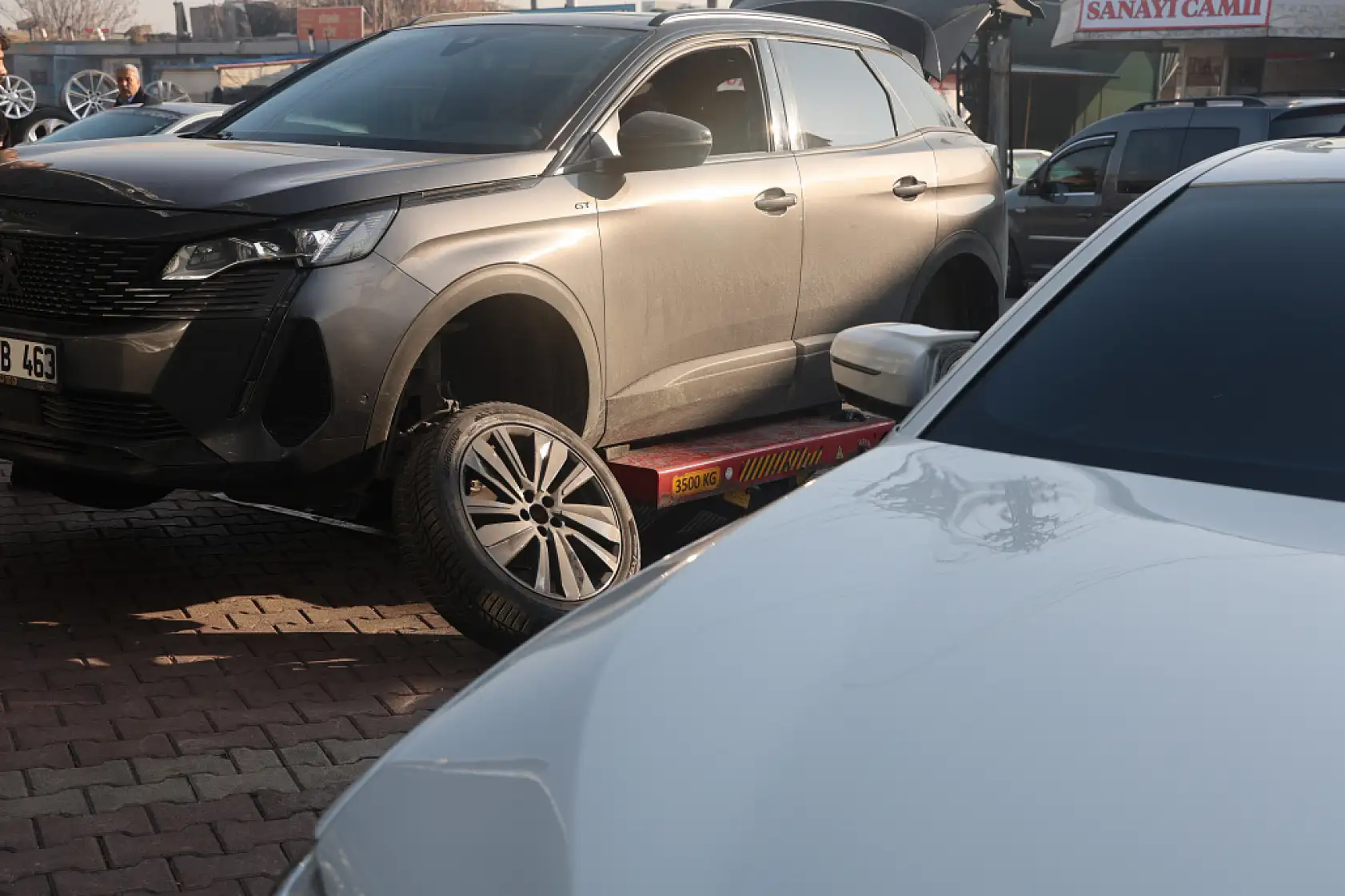 Konya'da kış lastiği mesaisi sürüyor: Uzmanlardan 'bayat lastik' uyarısı