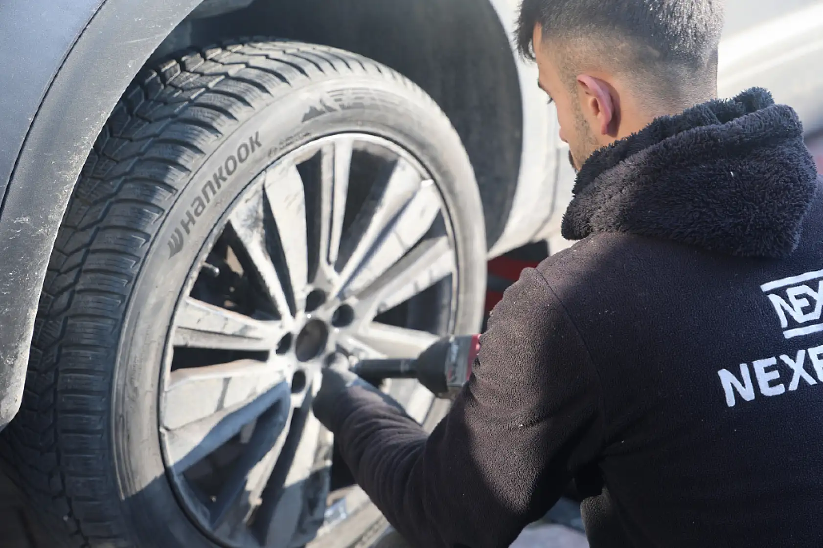 Konya'da kış lastiği mesaisi sürüyor: Uzmanlardan 'bayat lastik' uyarısı