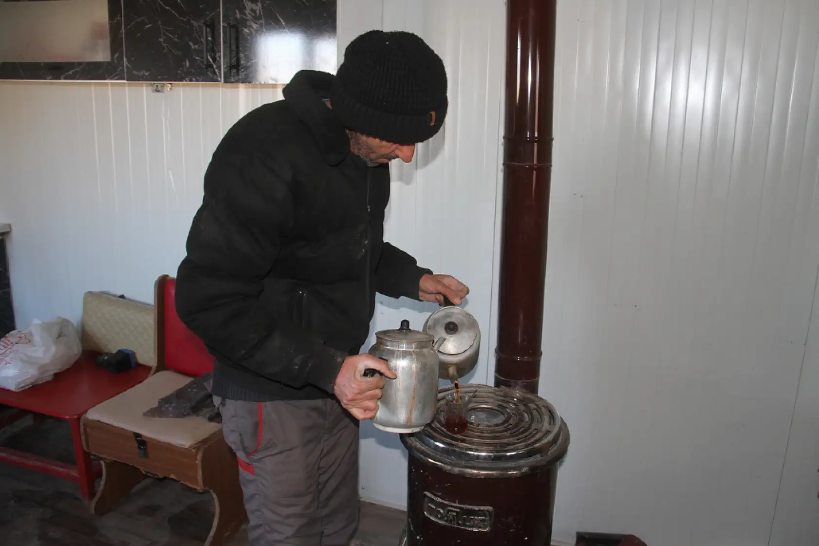 Ayaz vurdu, göl dondu: Beyşehir'de balıkçıda kuşta zorda