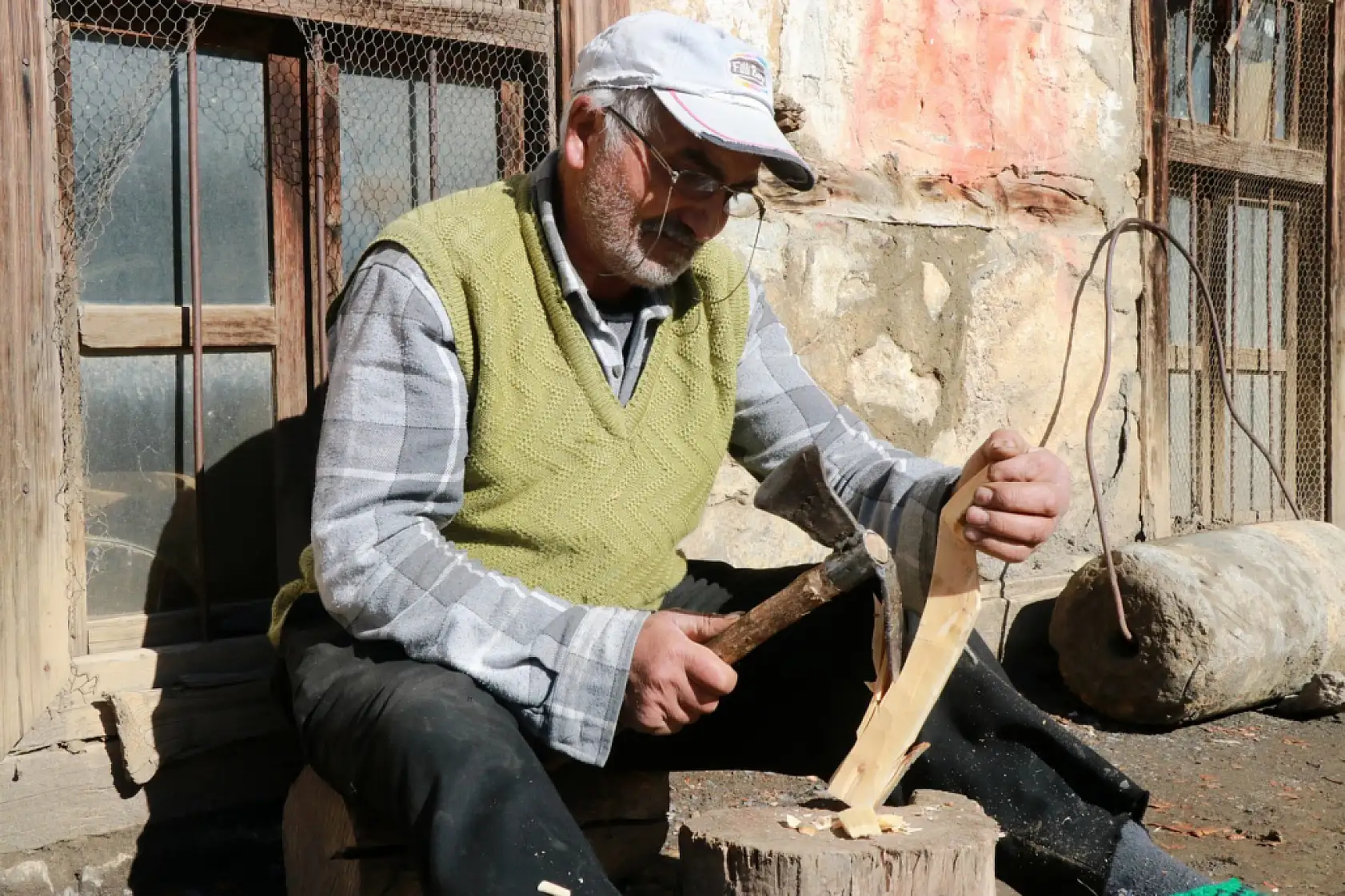 Konyalı 63 yaşındaki İlyas Vurgun yıllardır  ata mirasını  yaşatıyor!