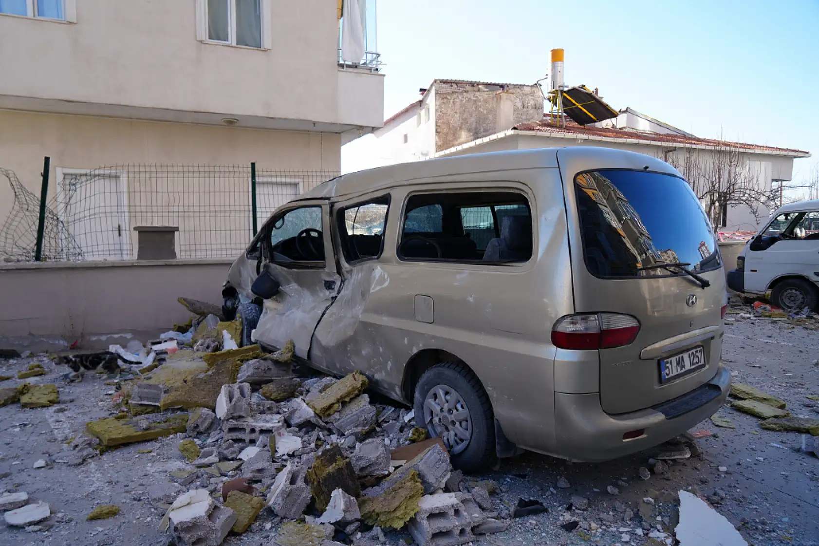 Selçuk Mahallesindeki patlamanın boyutu gün ağarınca ortaya çıktı