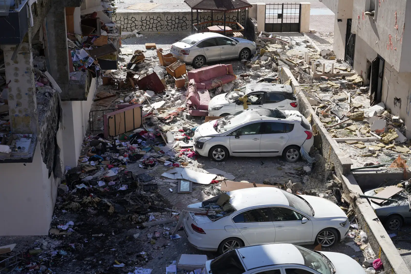 Selçuk Mahallesindeki patlamanın boyutu gün ağarınca ortaya çıktı