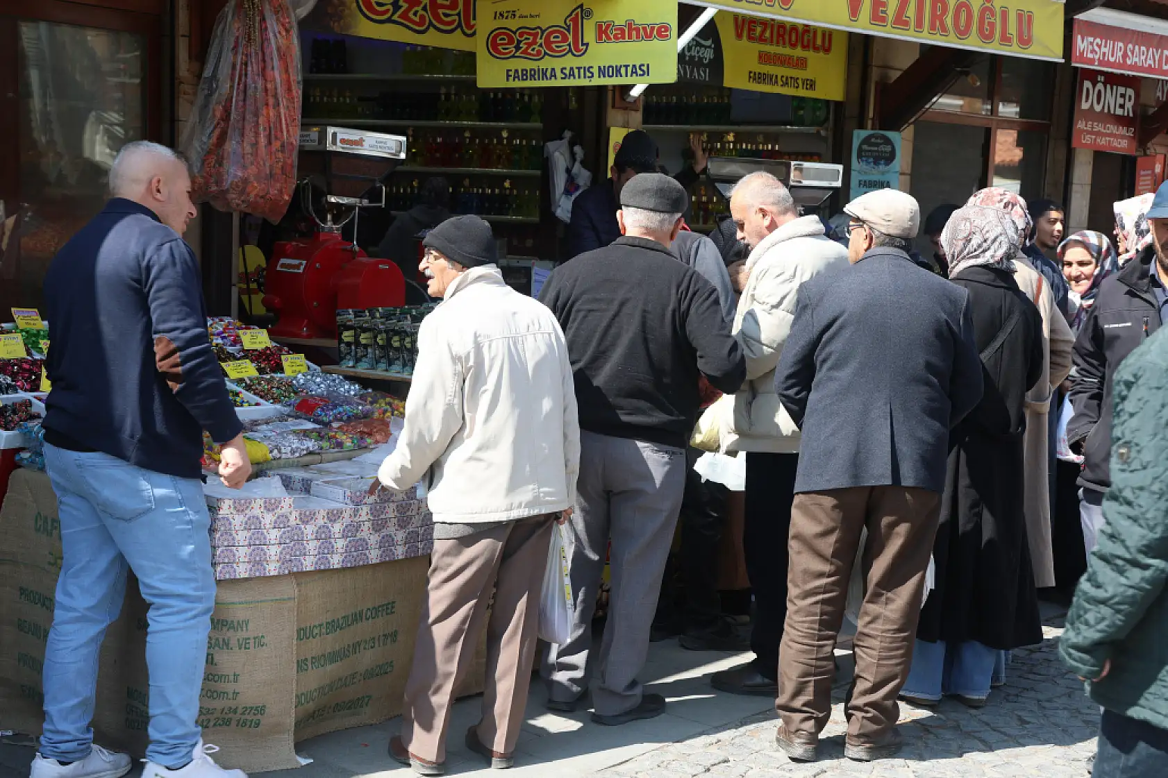 Konya'da bayram hazırlıkları başladı: Tarihi çarşı doldu taştı!