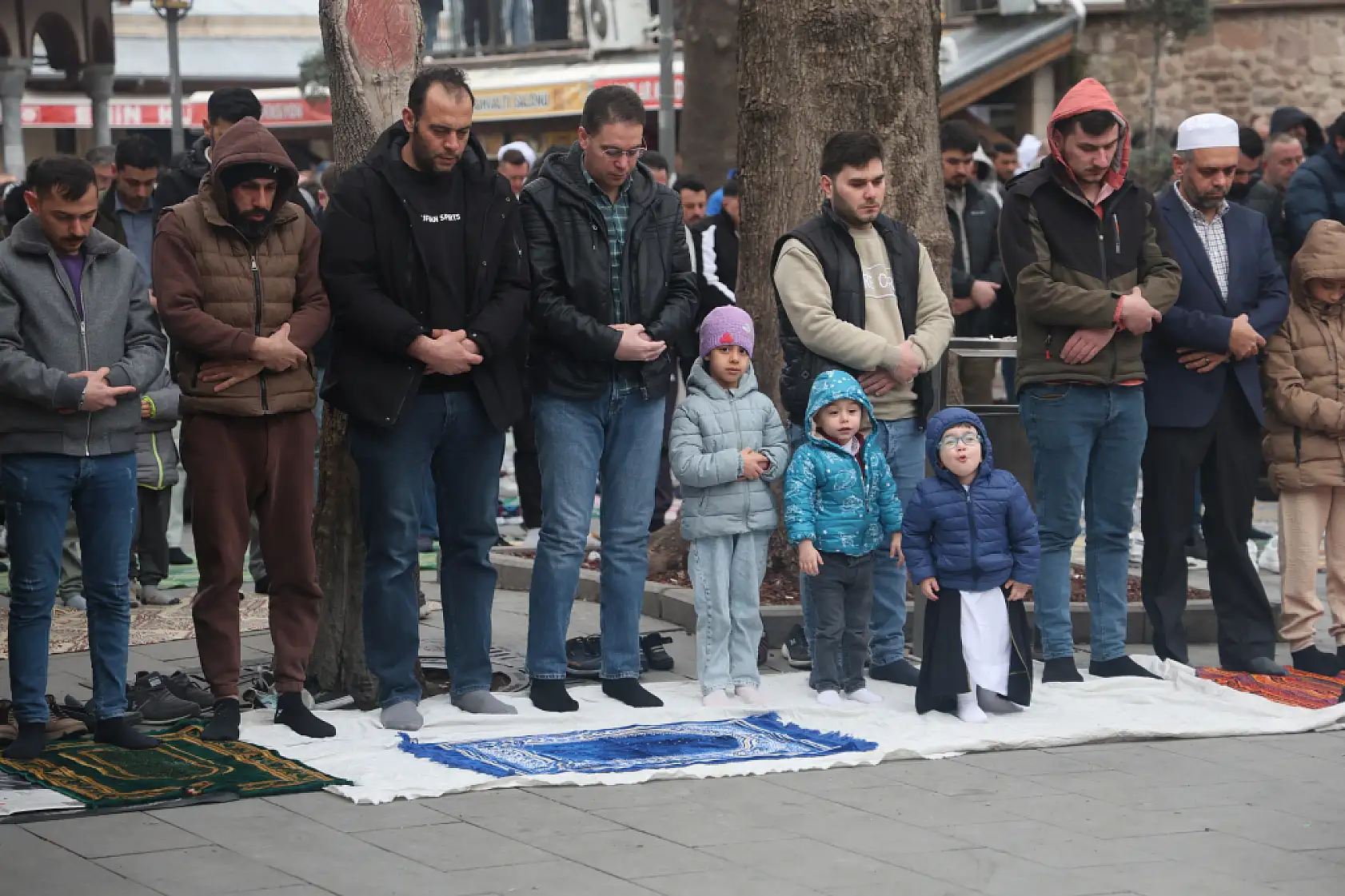 Konyalılar bayram namazında safları sıkı tuttu!