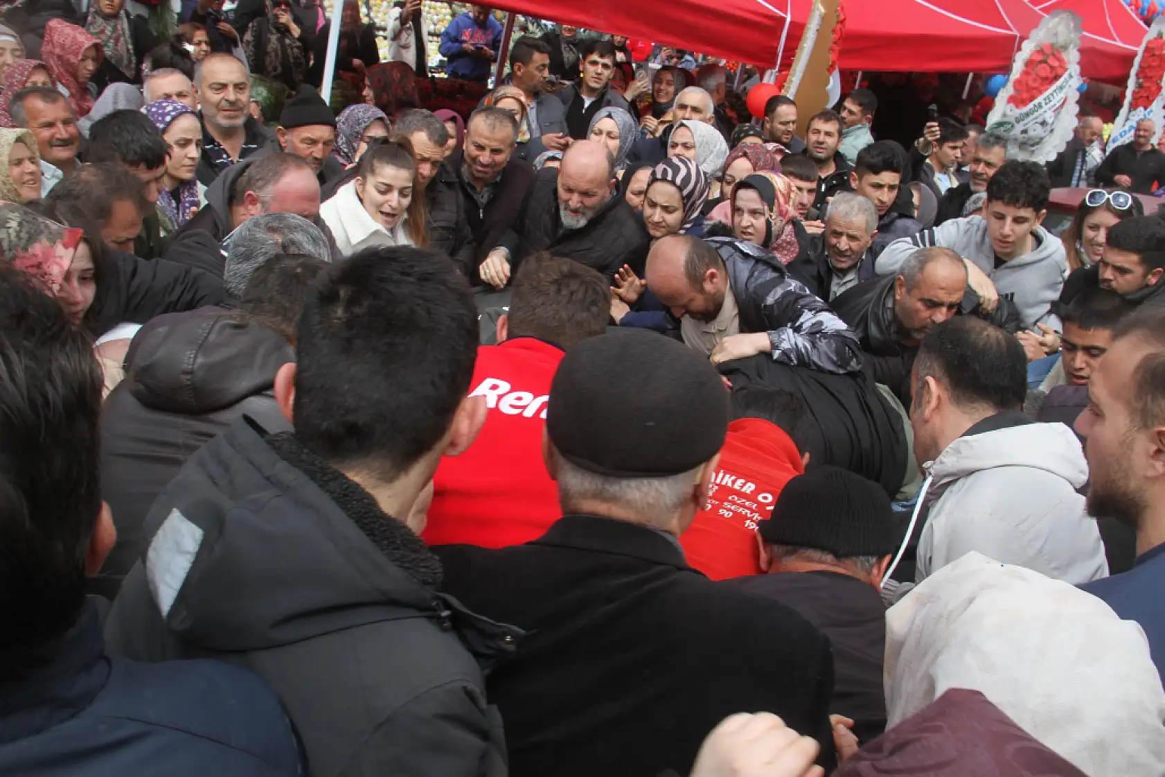 Konya'da ucuzluk savaşı! 6 binlik televizyon bin 750 liraya düşünce ortalık karıştı
