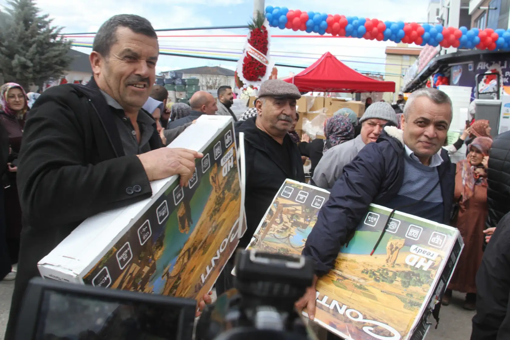 Konya'da ucuzluk savaşı! 6 binlik televizyon bin 750 liraya düşünce ortalık karıştı