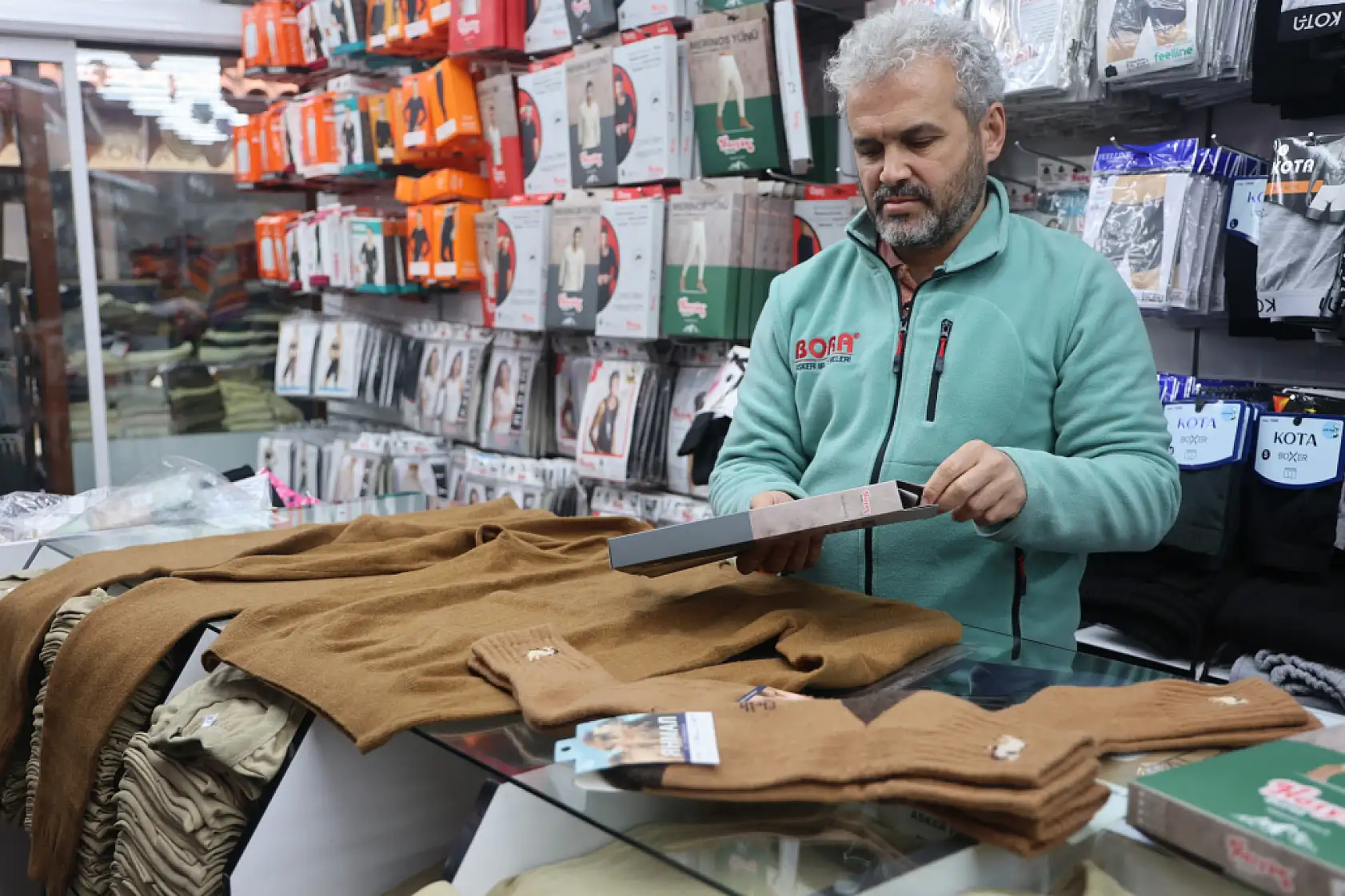 Konya'da bahar gecikti: Vatandaş yün ürünlere yöneldi