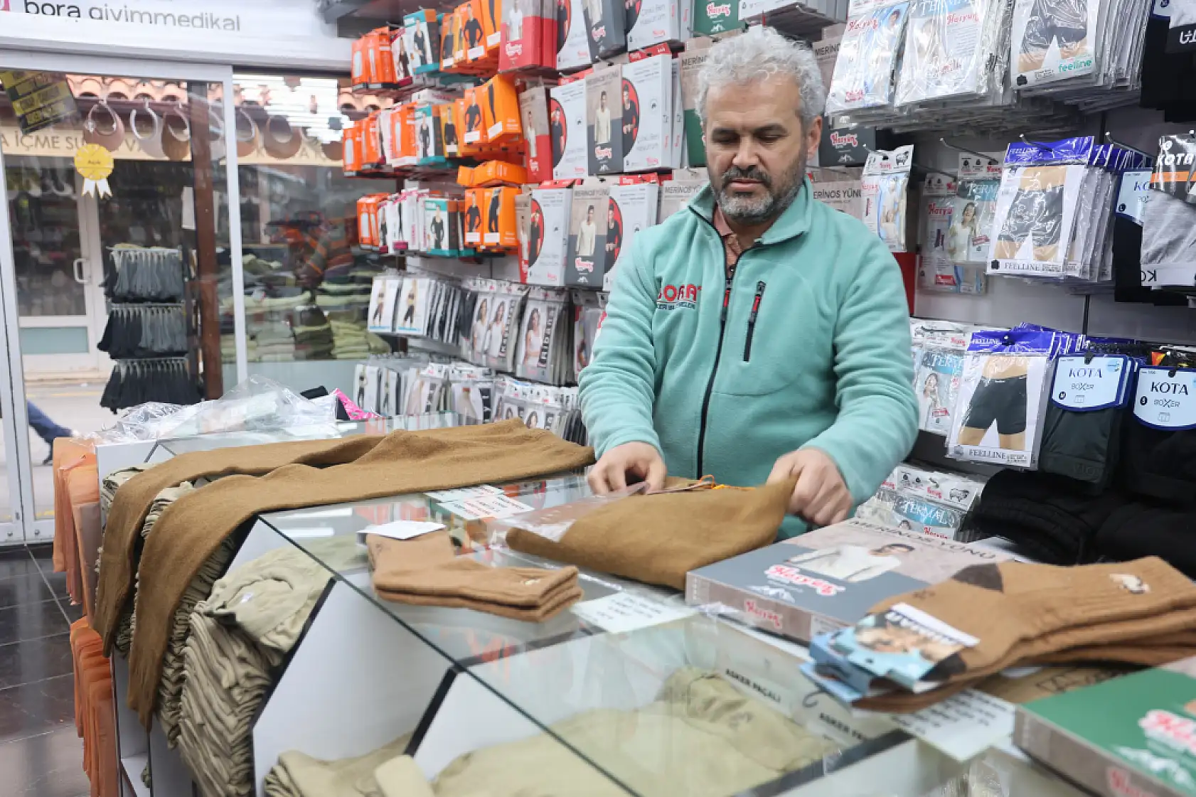 Konya'da bahar gecikti: Vatandaş yün ürünlere yöneldi