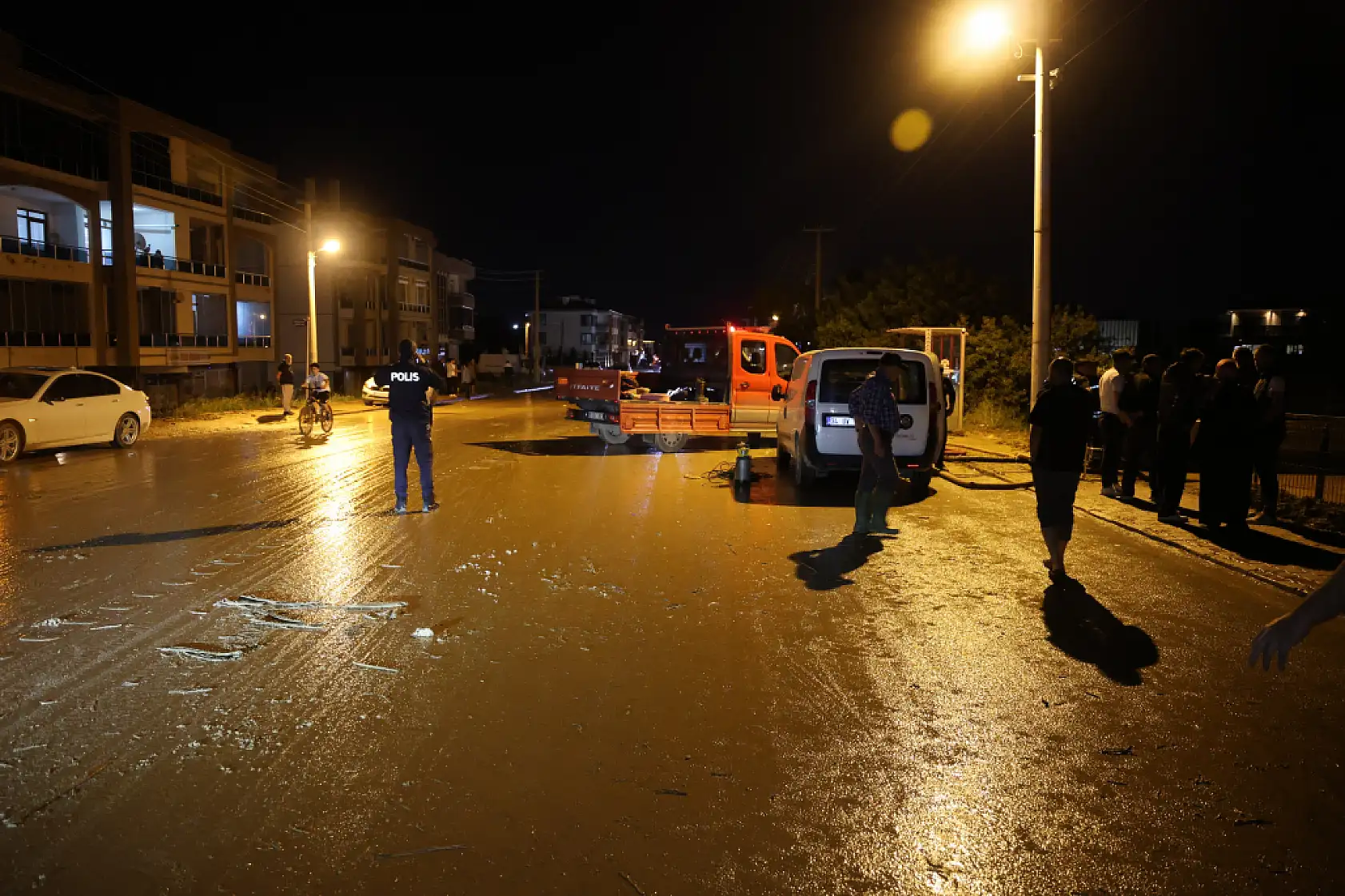 Konya'da dakikalar içinde felaket yaşandı! Dağdan inen sel her şeyi önüne kattı