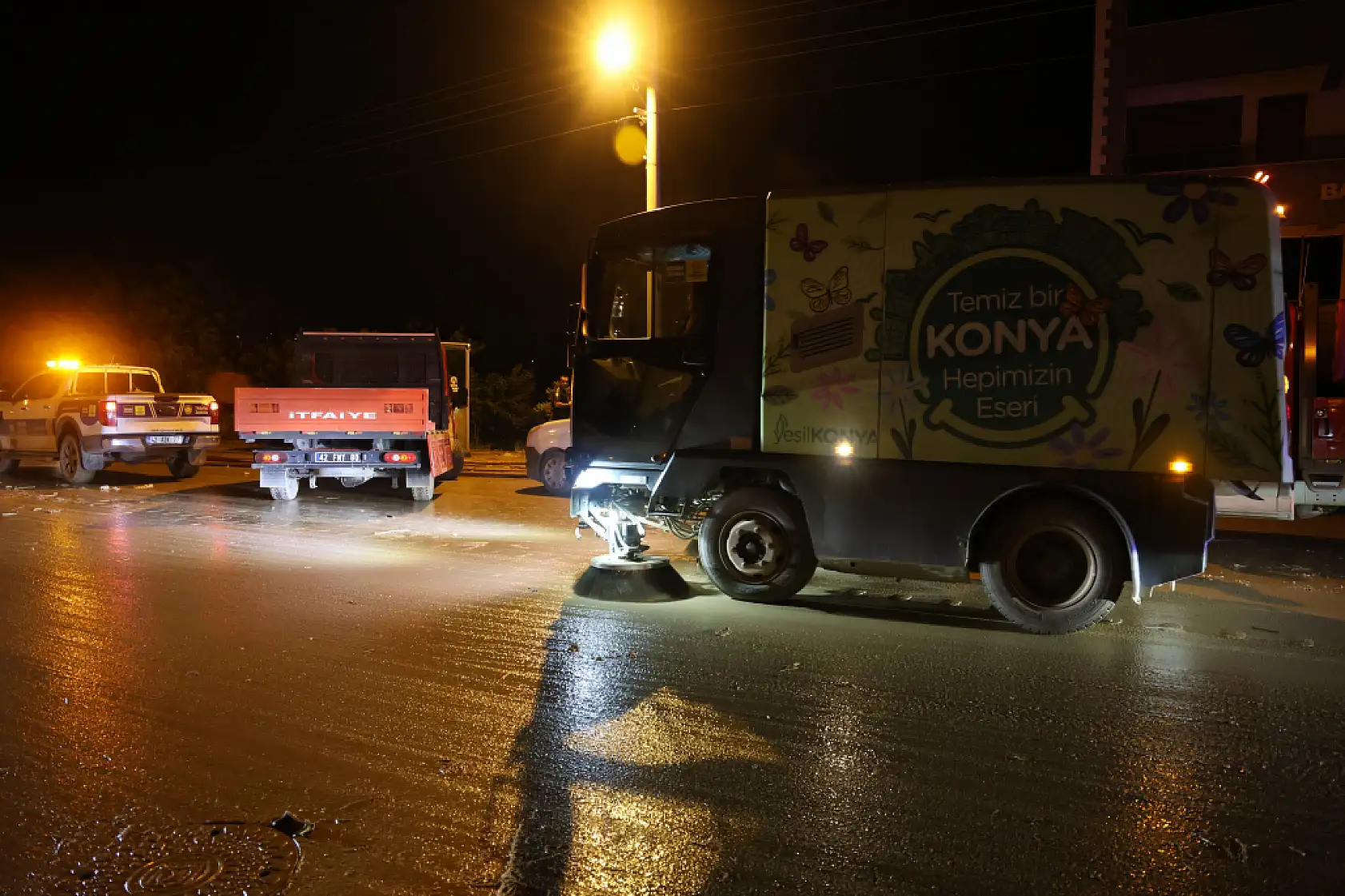 Konya'da dakikalar içinde felaket yaşandı! Dağdan inen sel her şeyi önüne kattı