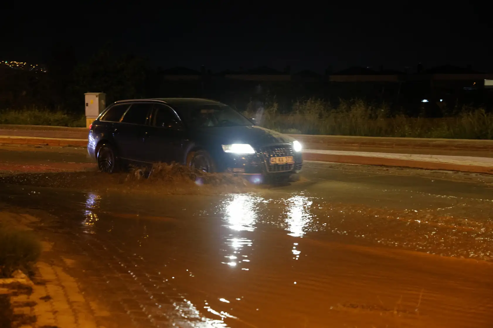 Konya'da dakikalar içinde felaket yaşandı! Dağdan inen sel her şeyi önüne kattı