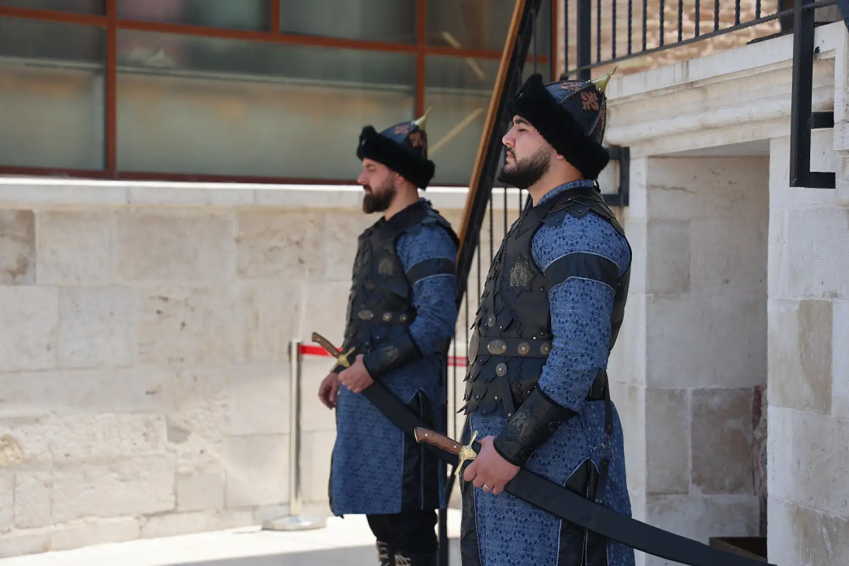 Selçuklu başkenti Konya'da tüyleri diken diken eden saygı nöbeti