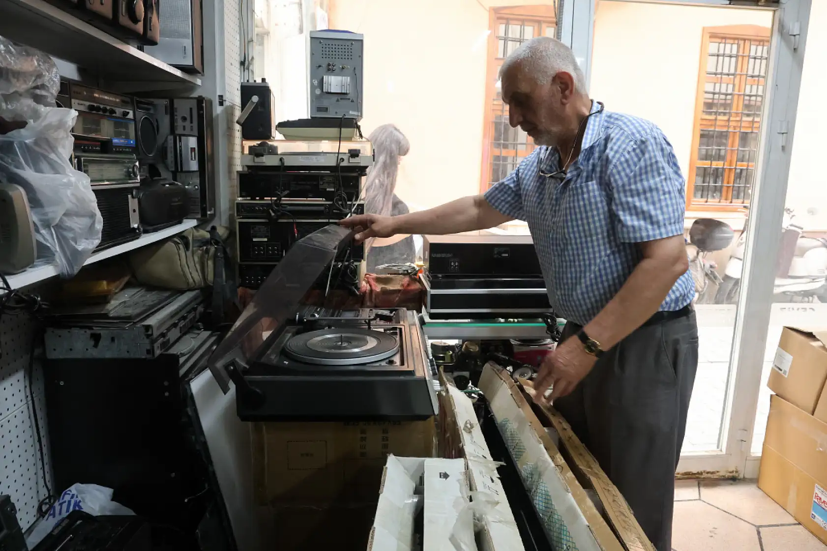 Konya'da çöpe gidecekti, tek tek hayata döndürdü