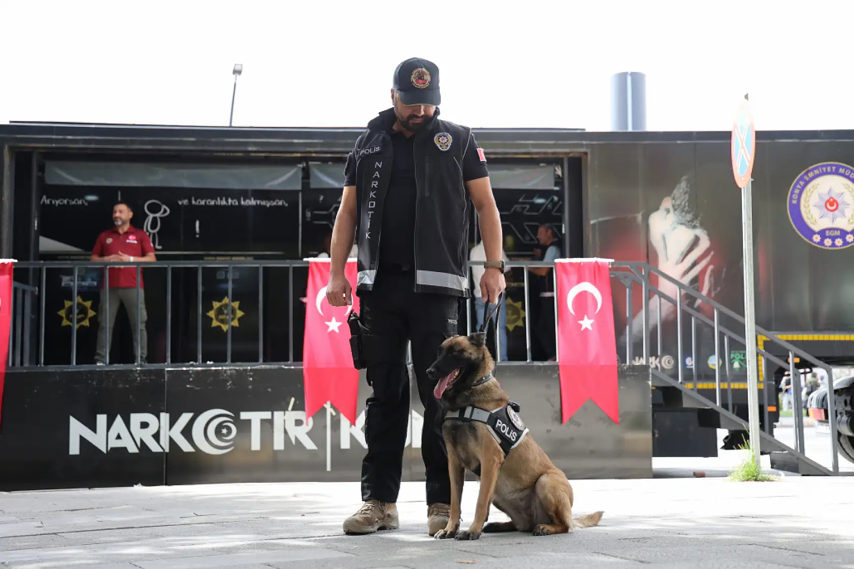 Konya'nın hayatlara dokunan o TIR'ı Elazığ'da ilk kez kapılarını araladı