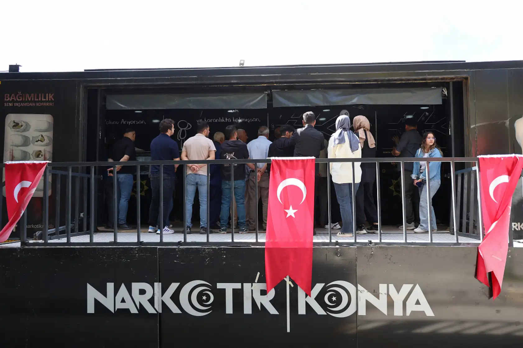Konya'nın hayatlara dokunan o TIR'ı Elazığ'da ilk kez kapılarını araladı