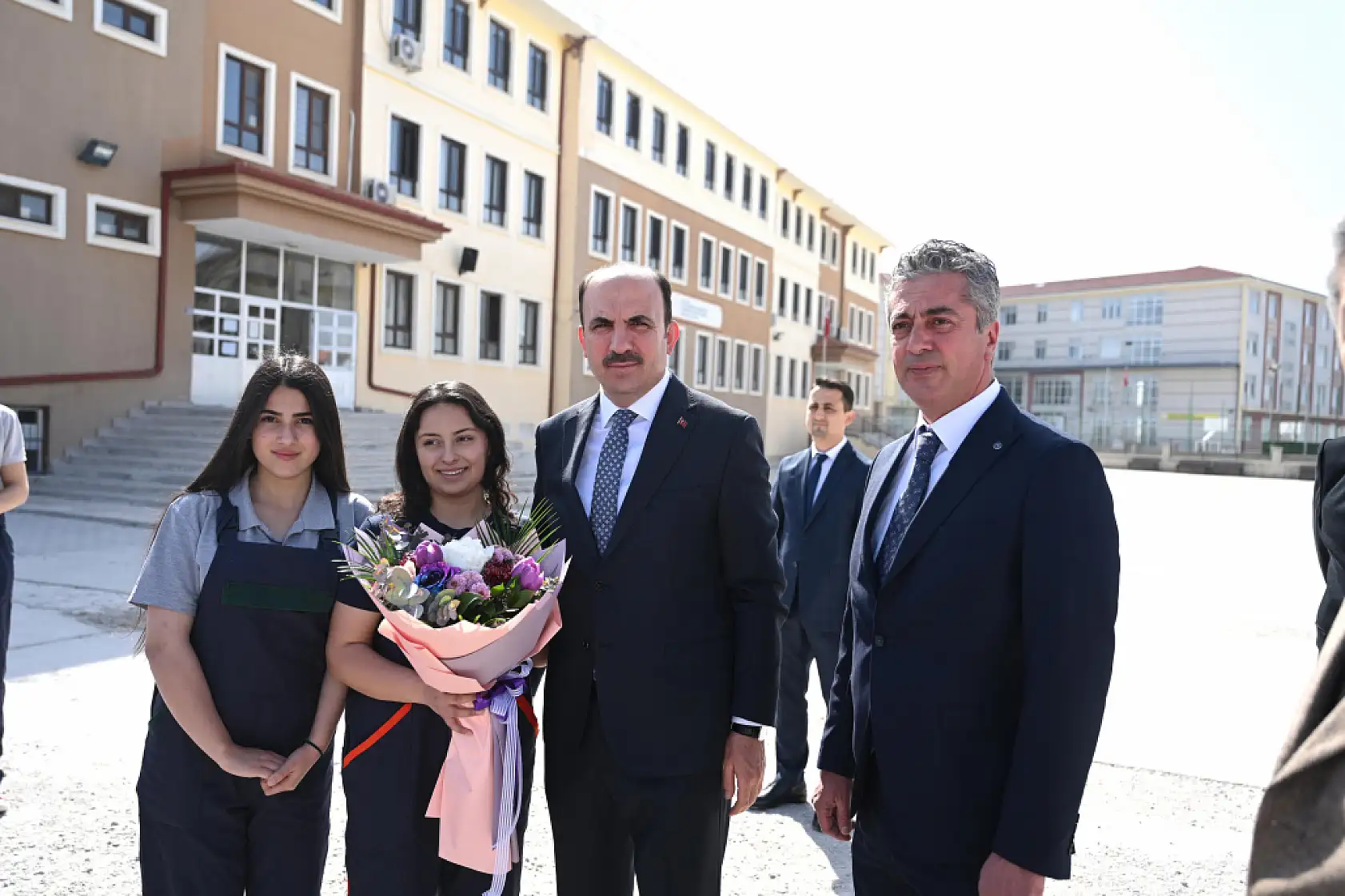 Kapısından giren büyüleniyor! Konya'daki o okula milletvekilinden tam not