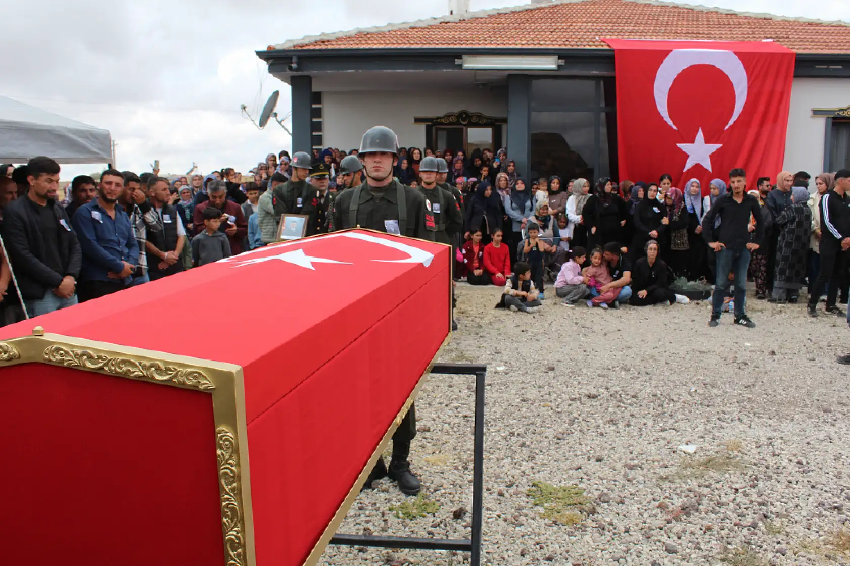 Konya'da düğünde vurulan uzman çavuş toprağa verildi! Yürek yakan detay