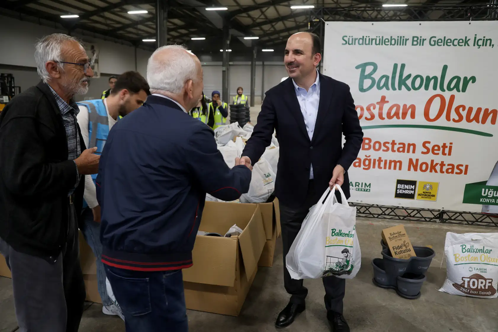Konya'da binlerce evin balkonu üretim merkezine dönüşüyor!