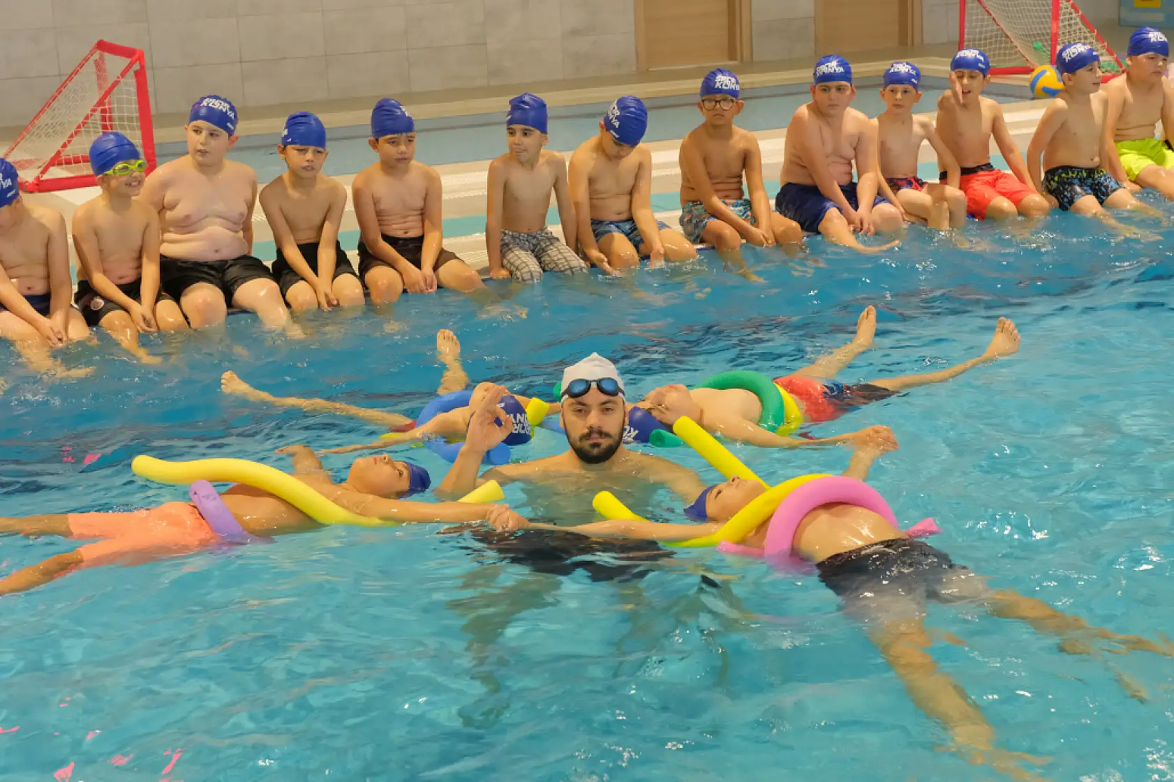 Konya'da hayat kurtaran eğitim: On binlerce çocuk yüzme öğreniyor