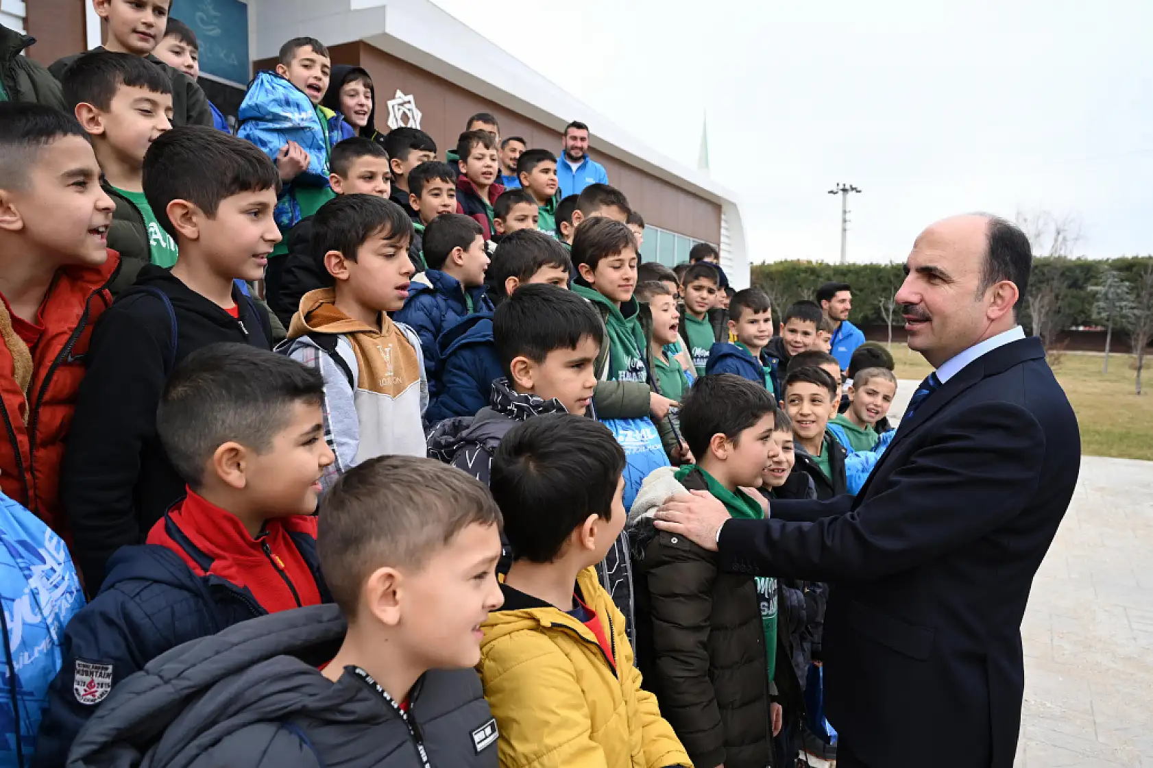 Denizi olmayan Konya'da binlerce çocuk yüzmeyi öğreniyor