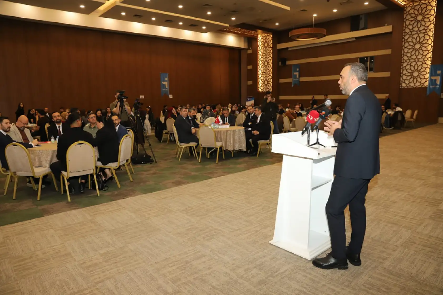 Konya'da gençlerin kariyer ve istihdam beklentileri masaya yatırıldı
