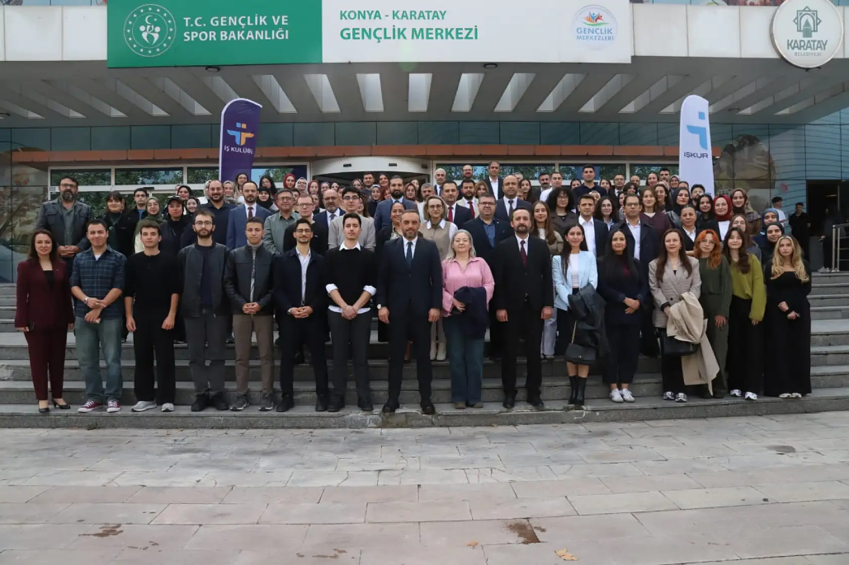 Konya'da gençlerin kariyer ve istihdam beklentileri masaya yatırıldı