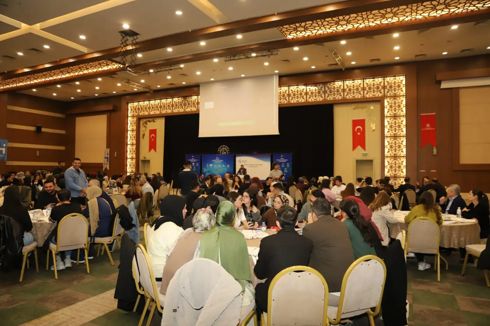 Konya'da gençlerin kariyer ve istihdam beklentileri masaya yatırıldı