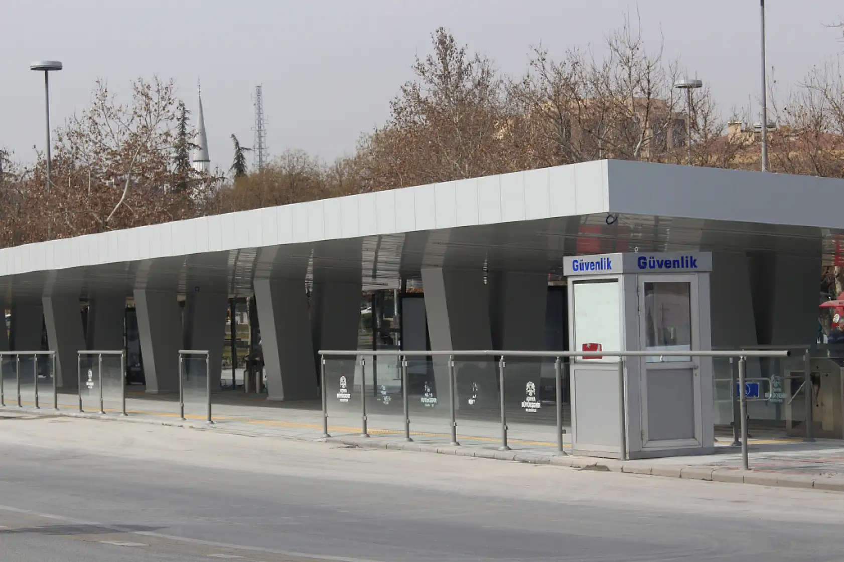 Konya'da yenilenen o otobüs durağının son hali görenleri şaşırttı